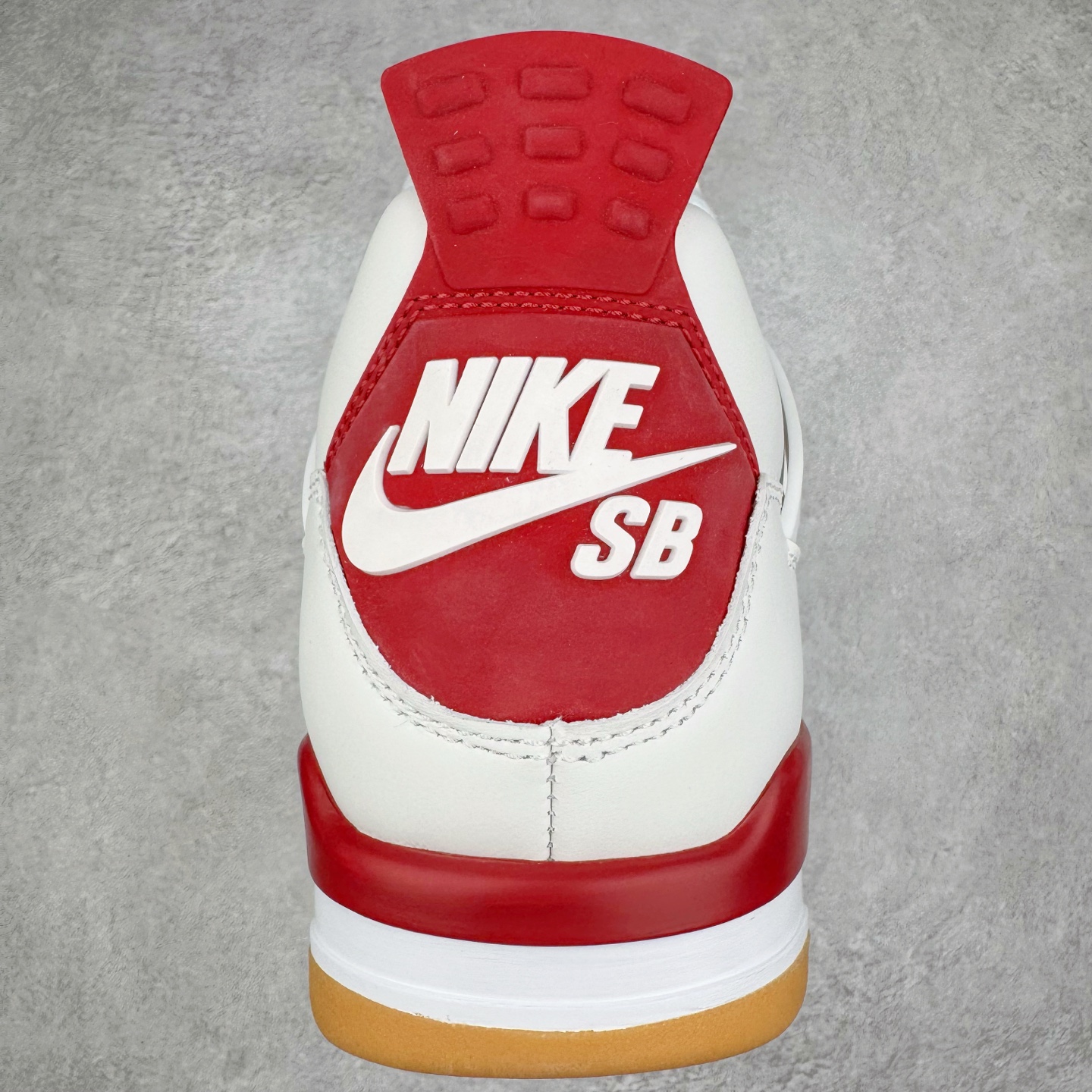 图片[8]-＃K版纯原 NK SB x Air Jordan AJ4 联名白红 DR5415-106 全新升级改良 原鞋原楦原纸板同源开发 完美呈现乔4的版型 内侧正确双色网格 还原细节 原厂皮料 正确气垫颜色 正确网格工艺 正确拉帮工艺 全鞋原装材料制作 原档案原模具打造 支持全方位与正品对比 尺码：36 36.5 37.5 38 38.5 39 40 40.5 41 42 42.5 43 44 44.5 45 46 47.5-选品中心