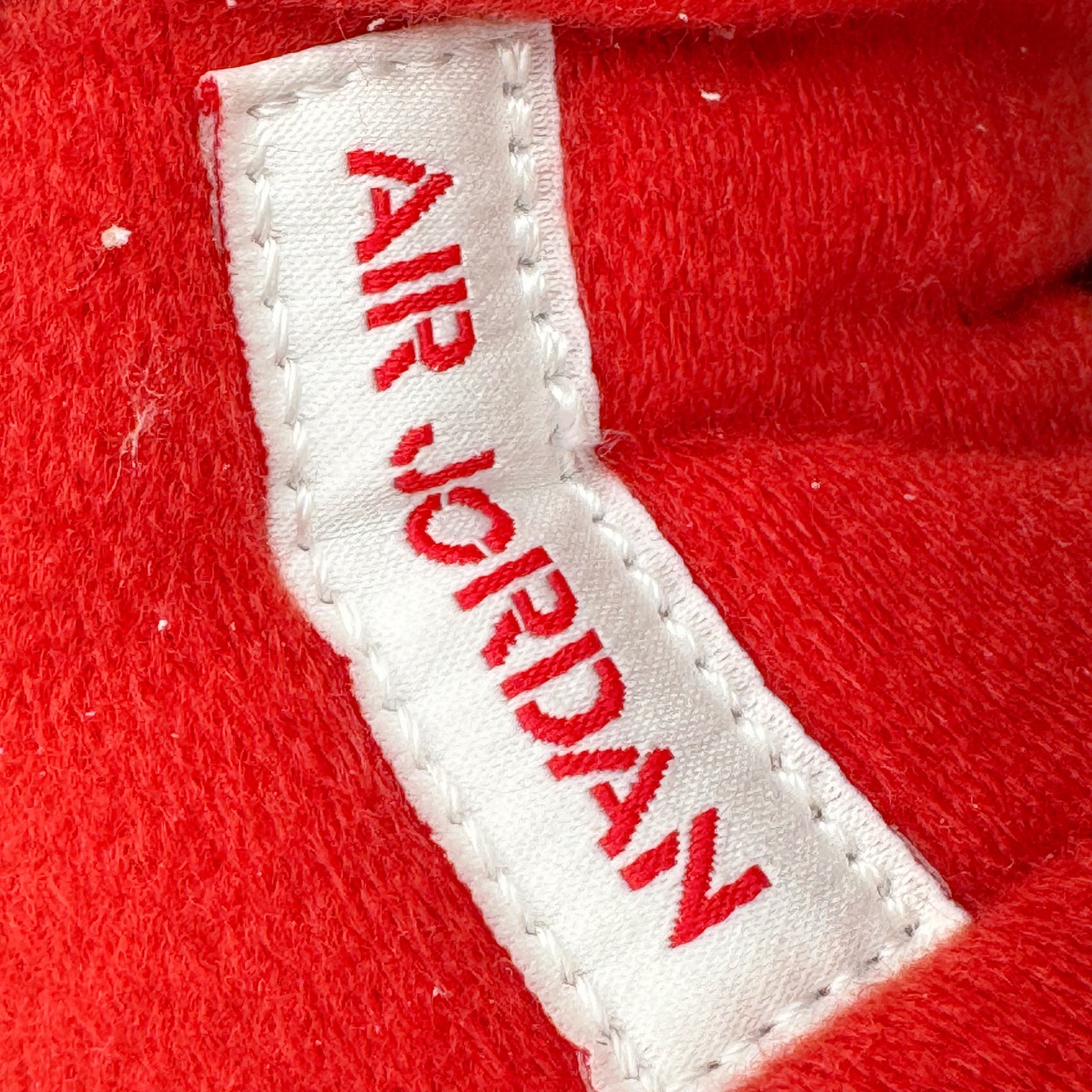 图片[12]-＃K版纯原 NK SB x Air Jordan AJ4 联名白红 DR5415-106 全新升级改良 原鞋原楦原纸板同源开发 完美呈现乔4的版型 内侧正确双色网格 还原细节 原厂皮料 正确气垫颜色 正确网格工艺 正确拉帮工艺 全鞋原装材料制作 原档案原模具打造 支持全方位与正品对比 尺码：36 36.5 37.5 38 38.5 39 40 40.5 41 42 42.5 43 44 44.5 45 46 47.5-选品中心