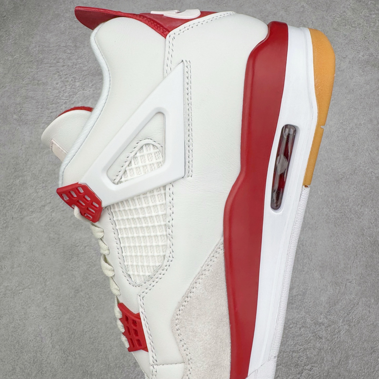 图片[7]-＃K版纯原 NK SB x Air Jordan AJ4 联名白红 DR5415-106 全新升级改良 原鞋原楦原纸板同源开发 完美呈现乔4的版型 内侧正确双色网格 还原细节 原厂皮料 正确气垫颜色 正确网格工艺 正确拉帮工艺 全鞋原装材料制作 原档案原模具打造 支持全方位与正品对比 尺码：36 36.5 37.5 38 38.5 39 40 40.5 41 42 42.5 43 44 44.5 45 46 47.5-选品中心