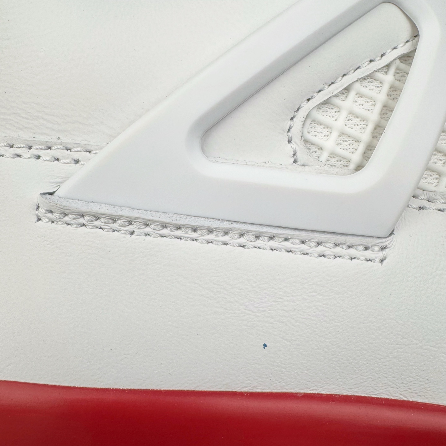 图片[17]-＃K版纯原 NK SB x Air Jordan AJ4 联名白红 DR5415-106 全新升级改良 原鞋原楦原纸板同源开发 完美呈现乔4的版型 内侧正确双色网格 还原细节 原厂皮料 正确气垫颜色 正确网格工艺 正确拉帮工艺 全鞋原装材料制作 原档案原模具打造 支持全方位与正品对比 尺码：36 36.5 37.5 38 38.5 39 40 40.5 41 42 42.5 43 44 44.5 45 46 47.5-选品中心