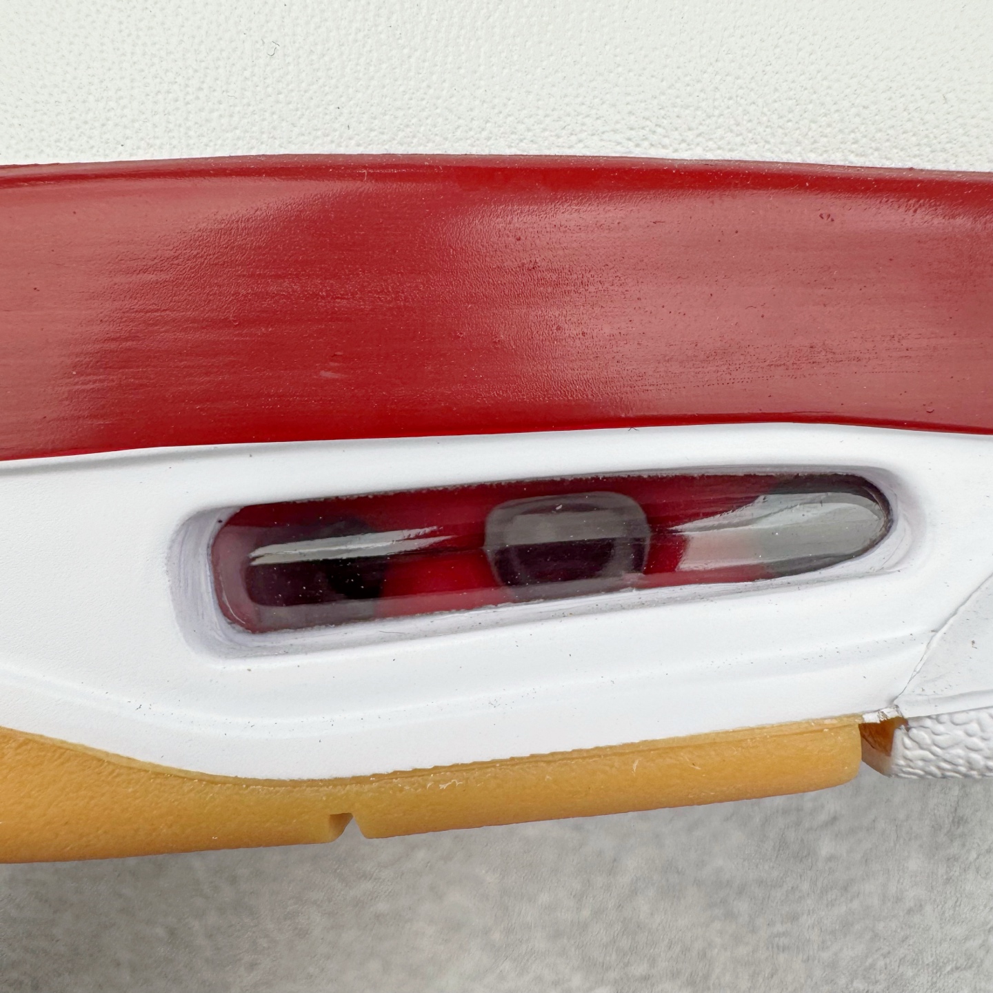 图片[12]-＃OG纯原 NK SB x Air Jordan AJ4 联名白红 DR5415-106 耗时多个月巨作 重金购买原楦原纸板 确保原汁原味 完美呈现四代版型 原厂织唛标 市面唯一采用原装皮料 正确网格工艺 全方位一致匹配官方细节 尺码：36 36.5 37.5 38 38.5 39 40 40.5 41 42 42.5 43 44 44.5 45 46 47.5-选品中心