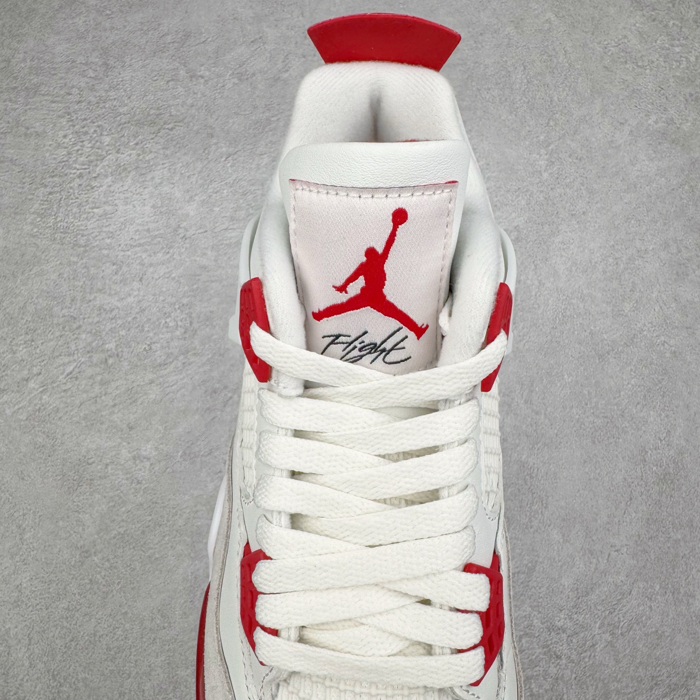 图片[5]-＃OG纯原 NK SB x Air Jordan AJ4 联名白红 DR5415-106 耗时多个月巨作 重金购买原楦原纸板 确保原汁原味 完美呈现四代版型 原厂织唛标 市面唯一采用原装皮料 正确网格工艺 全方位一致匹配官方细节 尺码：36 36.5 37.5 38 38.5 39 40 40.5 41 42 42.5 43 44 44.5 45 46 47.5-选品中心