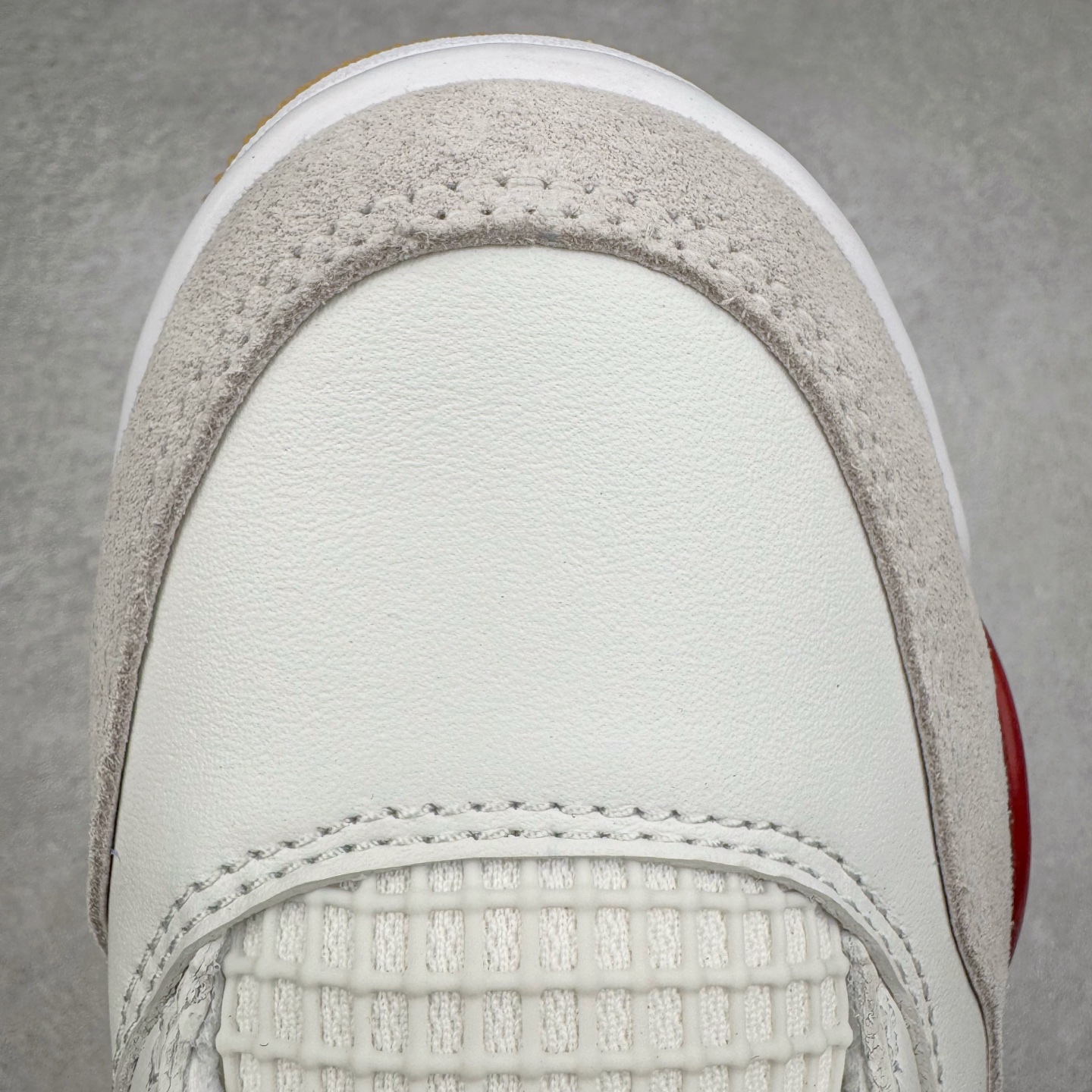 图片[16]-＃OG纯原 NK SB x Air Jordan AJ4 联名白红 DR5415-106 耗时多个月巨作 重金购买原楦原纸板 确保原汁原味 完美呈现四代版型 原厂织唛标 市面唯一采用原装皮料 正确网格工艺 全方位一致匹配官方细节 尺码：36 36.5 37.5 38 38.5 39 40 40.5 41 42 42.5 43 44 44.5 45 46 47.5-选品中心