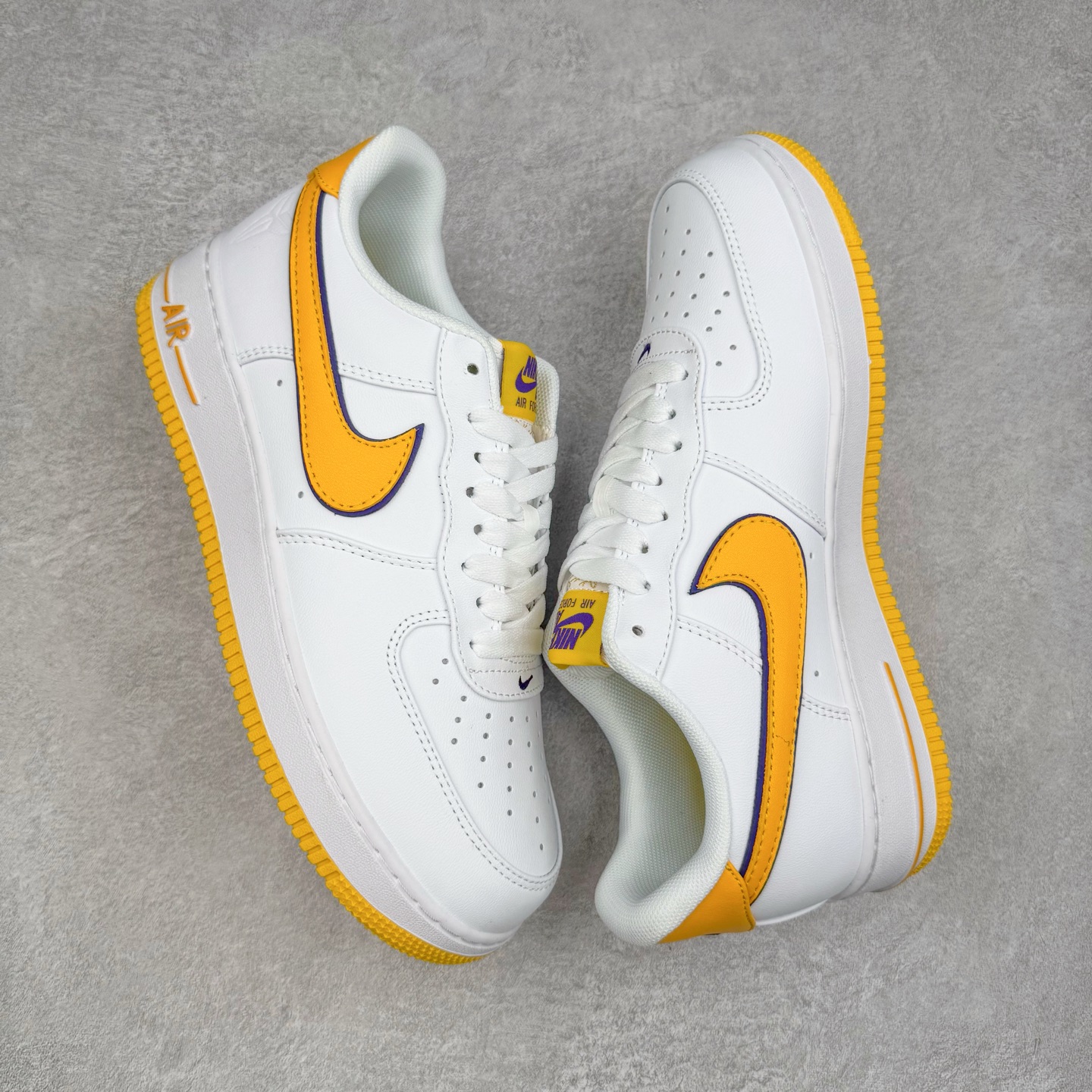 ＃福利特价‼️
NK Air Force 1´07 Low 空军一号低帮百搭休闲运动板鞋 科比限定 白金