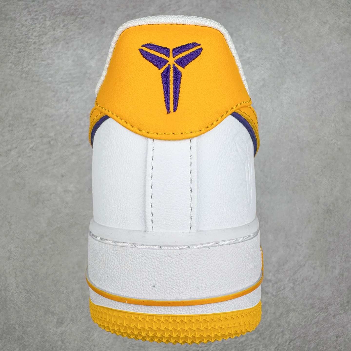 ＃福利特价‼️
NK Air Force 1´07 Low 空军一号低帮百搭休闲运动板鞋 科比限定 白金