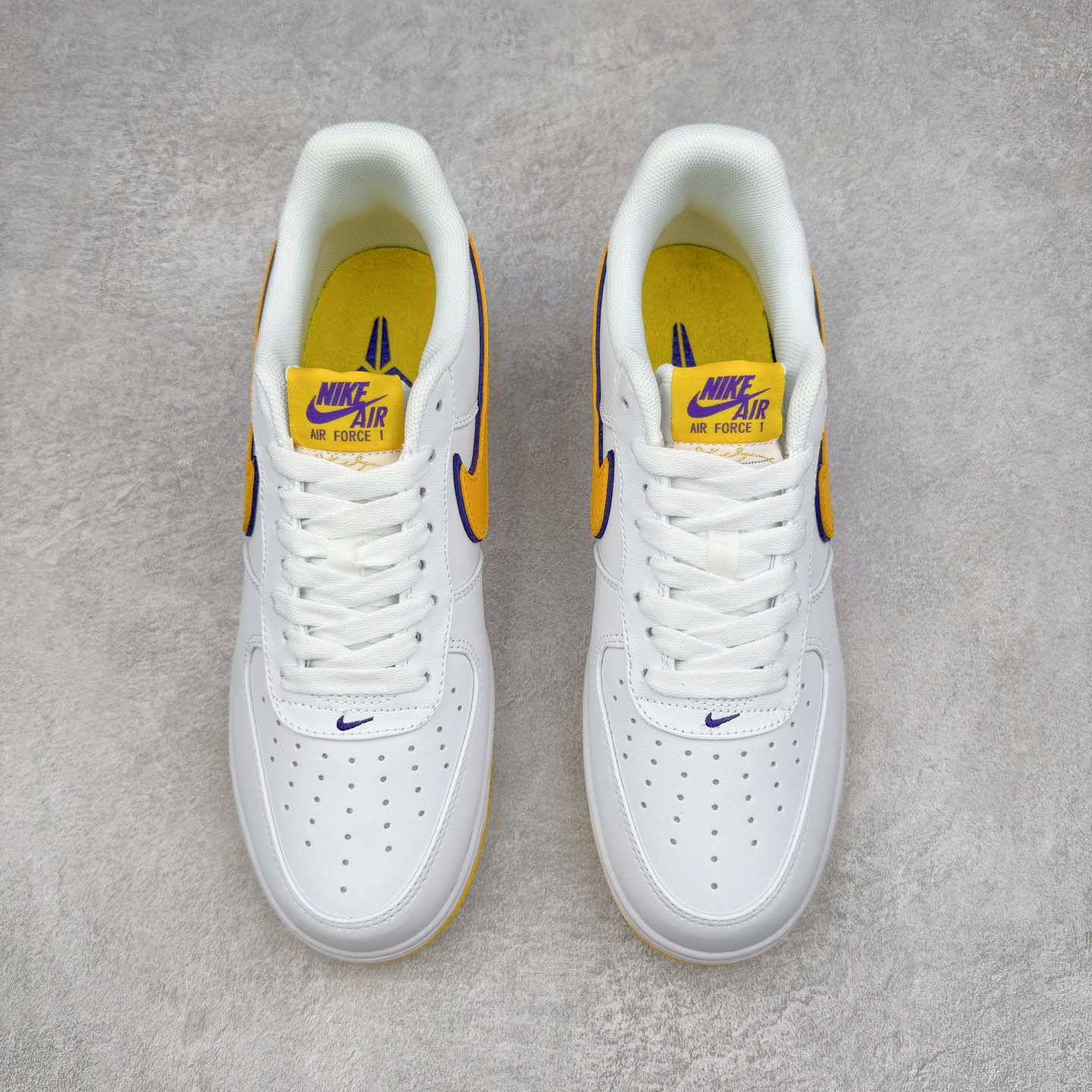 ＃福利特价‼️
NK Air Force 1´07 Low 空军一号低帮百搭休闲运动板鞋 科比限定 白金