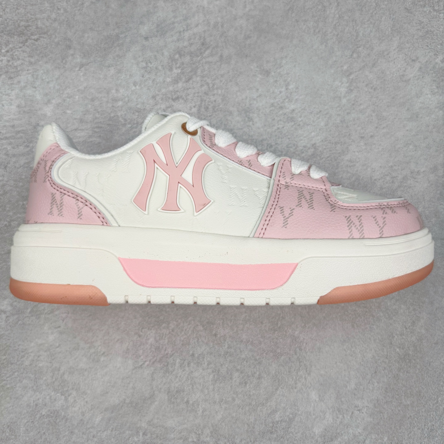 MLB Chunky Liner Basic 复古印花学长鞋系列低帮轻量增高厚底百搭休闲运动慢跑鞋板鞋 Korea韩国联名NY美国榄球纽约洋基队限定 韩国代购专供 全套原楦原纸板原厂数据开发 正确中底拉帮中底网布细节 平台代购专供 左脚内置芯片 韩国代购吊牌标贴 独家一比一RB+MD组合大底 高频后跟小人Logo精准对位立体饱满 正确网布加超迁鞋面 转印中底走线紧密 转印Logo工艺表层防刮不掉色 尺码：35 36 36.5 37.5 38 38.5 39 40 40.5 41 42 42.5 43 44 45-选品中心