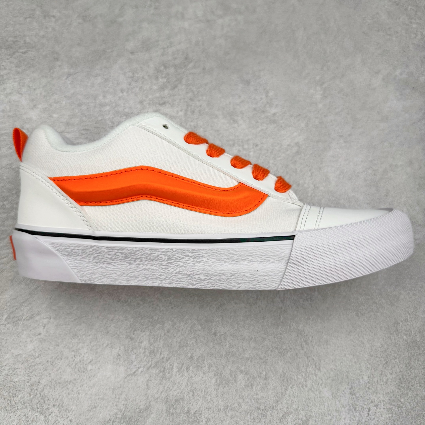 Vans Knu Skool 白橙色 官方新款 复古休闲胖胖面包鞋 肥胖版大LOGO原版全皮猪八面料 尺码:35 36 36.5 37 38 38.5 39 40 40.5 41 42 42.5 43 44 45 工艺:硫化1:1(重量1:1、真标、原钢印、材质标、鞋型标、合格证)-选品中心