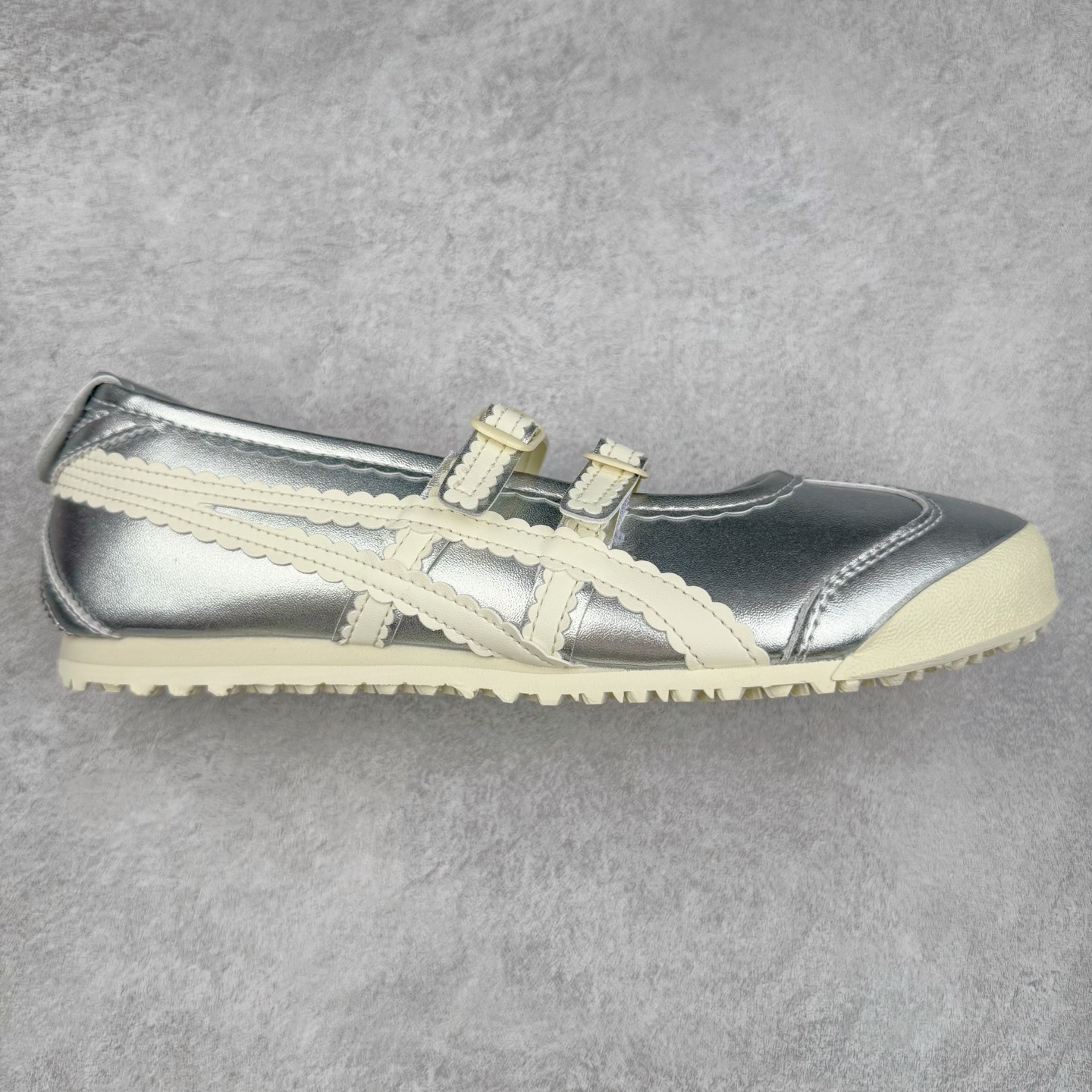 Patou x Onitsuka Tiger 鬼冢虎 MEXICO 66 BALLERINA WHITE/COTTON CANDY 舒适百搭 平跟 玛丽珍鞋 女款 白粉色 实拍调校N版已经零色差零失真 百分百还原实物色彩所见即所得 不存在货不对板色差等低级问题 选购参考实物拍摄 不混卖不参货 只用心做好货严格选品 承诺混一赔十 尺码：36 36.5 37.5 38 38.5 39 40 40.5 41 42 42.5 43 44 44.5 45-选品中心