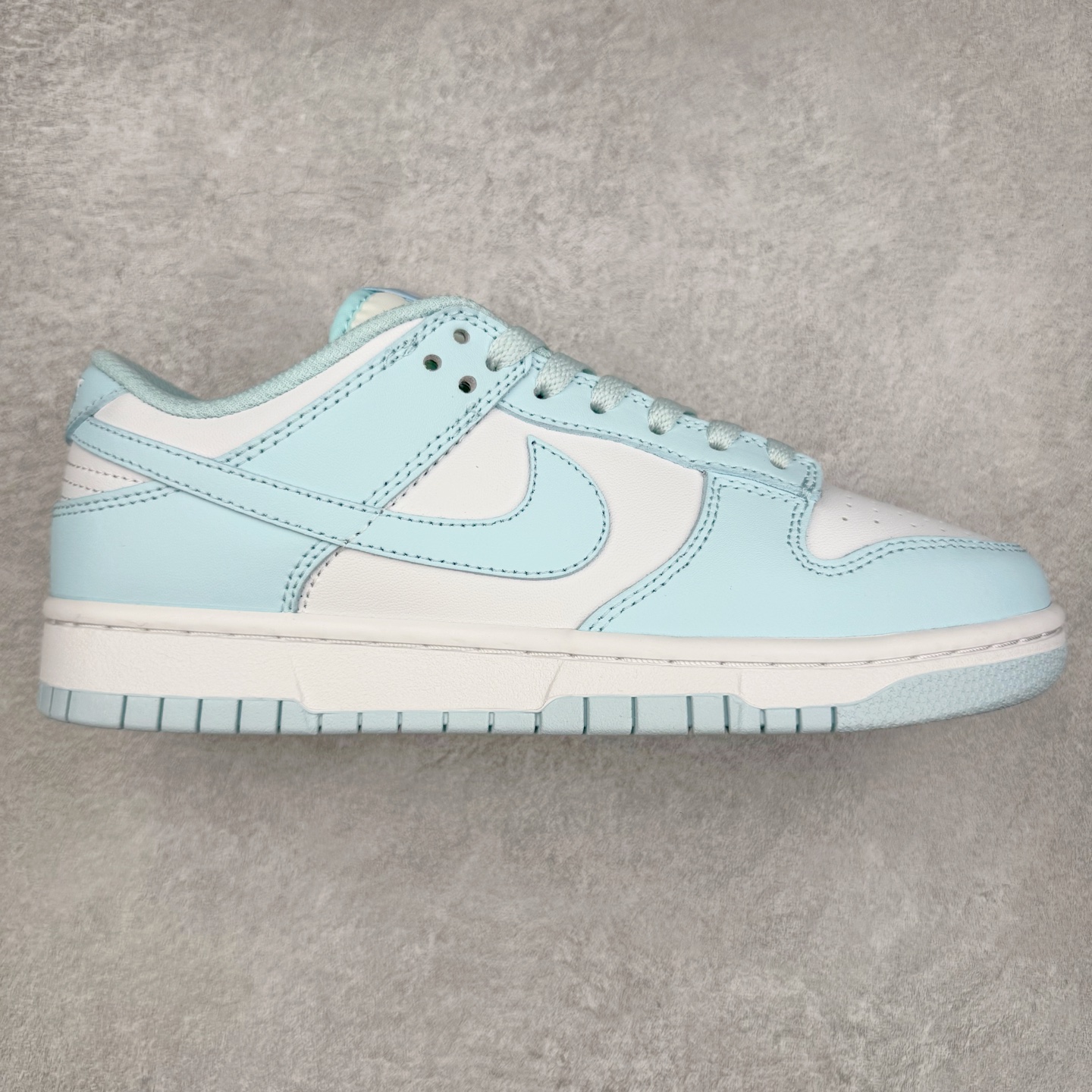 ＃F版 NK Dunk Low 浅蓝白 DV0833-104 性价比王者 极限压缩利润空间 超乎所想的高性价比 用料绝不含糊 原盒原配 正确耐磨橡胶大底 超高清洁度 全鞋零毛边皮料切割 全套原楦原模倾力打造完美版型 尺码：36 36.5 37.5 38 38.5 39 40 40.5 41 42 42.5 43 44 44.5 45 46 47.5-选品中心