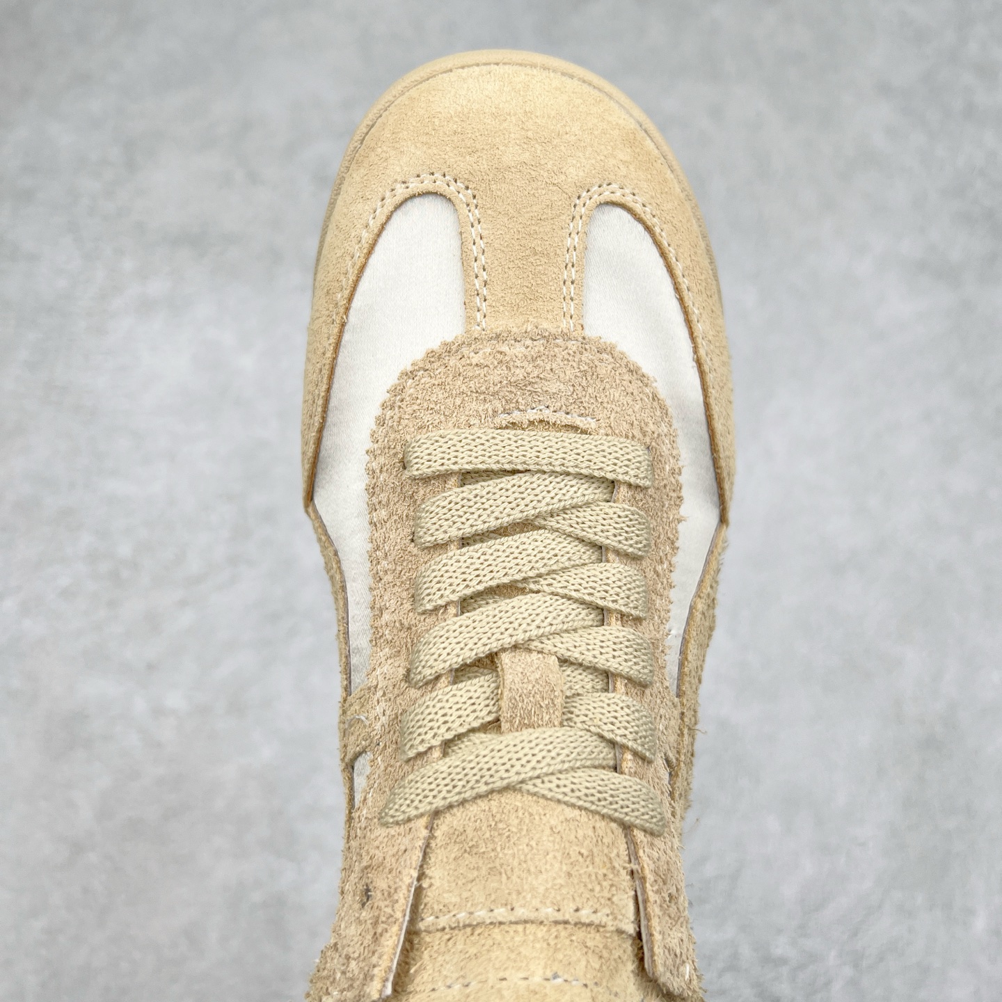 图片[4]-GG-CC阿甘德训鞋2.0系列复古风芭蕾舞鞋GGCC薄底百搭休闲运动鞋系列 广东大厂品质 25ss春季新款 全手工拉帮工艺成型 反绒牛皮革拼接头层皮饰片鞋面材质 鞋身原装高密度防刮尼龙面料,极好柔软效果 双春日踏青舒适度和少女感 德训鞋界的白月光🌙 长时间走路和站立都不累脚 不管怎么搭配都好看 尺码：35 36 37 38 39 40-选品中心