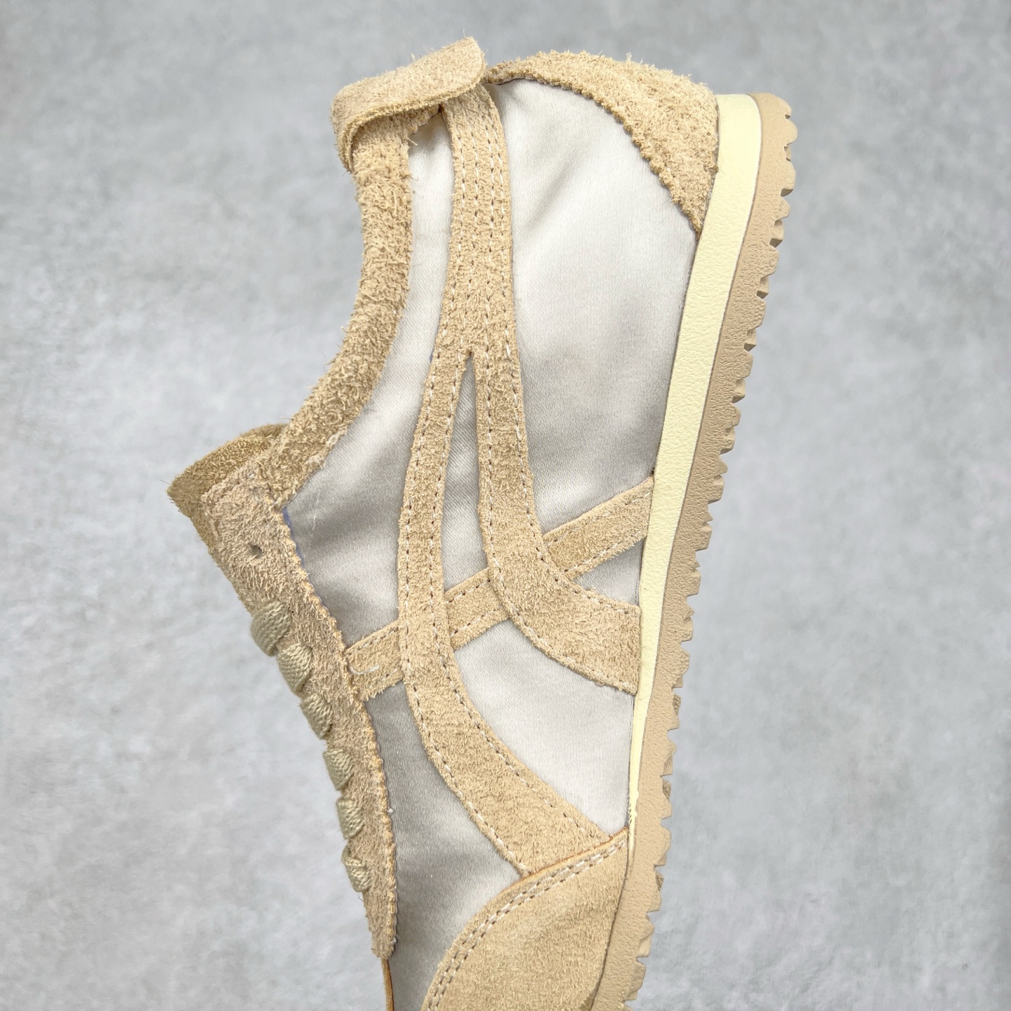 图片[7]-GG-CC阿甘德训鞋2.0系列复古风芭蕾舞鞋GGCC薄底百搭休闲运动鞋系列 广东大厂品质 25ss春季新款 全手工拉帮工艺成型 反绒牛皮革拼接头层皮饰片鞋面材质 鞋身原装高密度防刮尼龙面料,极好柔软效果 双春日踏青舒适度和少女感 德训鞋界的白月光🌙 长时间走路和站立都不累脚 不管怎么搭配都好看 尺码：35 36 37 38 39 40-选品中心