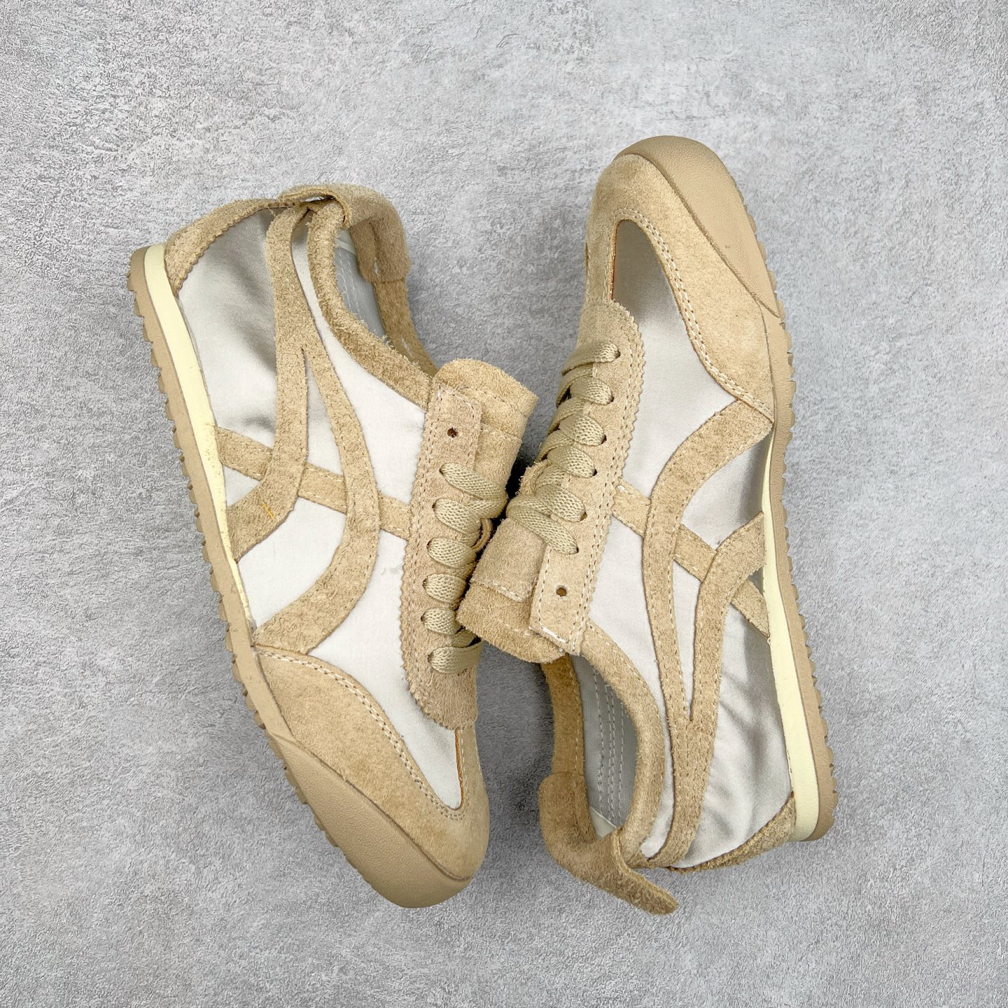 图片[3]-GG-CC阿甘德训鞋2.0系列复古风芭蕾舞鞋GGCC薄底百搭休闲运动鞋系列 广东大厂品质 25ss春季新款 全手工拉帮工艺成型 反绒牛皮革拼接头层皮饰片鞋面材质 鞋身原装高密度防刮尼龙面料,极好柔软效果 双春日踏青舒适度和少女感 德训鞋界的白月光🌙 长时间走路和站立都不累脚 不管怎么搭配都好看 尺码：35 36 37 38 39 40-选品中心