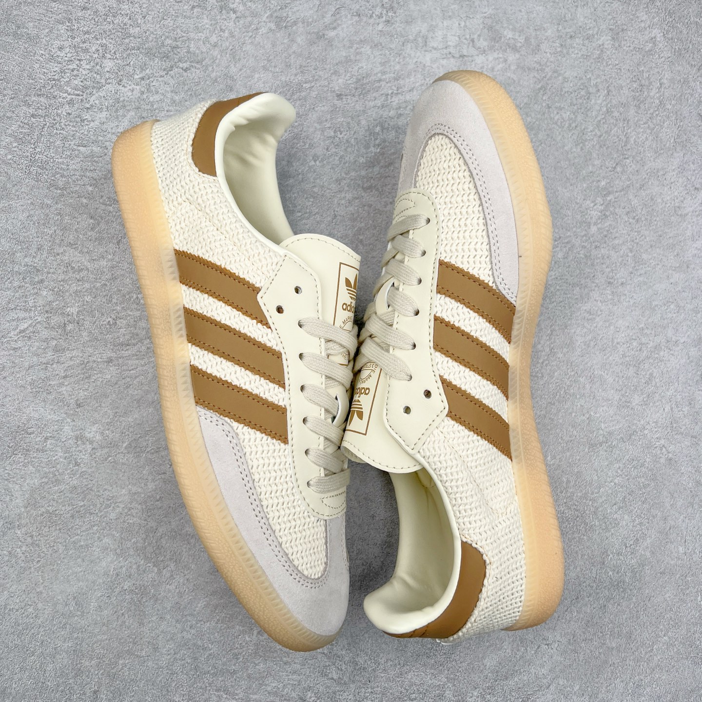 图片[3]-AD Original Samba OG 复古经典轻便板鞋 JQ2616 这款桑巴鞋展示了高质量的工艺 带有装饰的超锁缝制和无缝的手感 柔软、柔软的皮革造型和标志性的3条纹完成了精致的外观 正规合身鞋带 鞋面上有绒面鞋垫 橡胶鞋底 享受正畸套筒软感 自50年代首次亮相以来就一直在赢得粉丝的青睐 尺码：36 36.5 37.5 38 38.5 39 40 40.5 41 42 42.5 43 44 44.5 45-选品中心