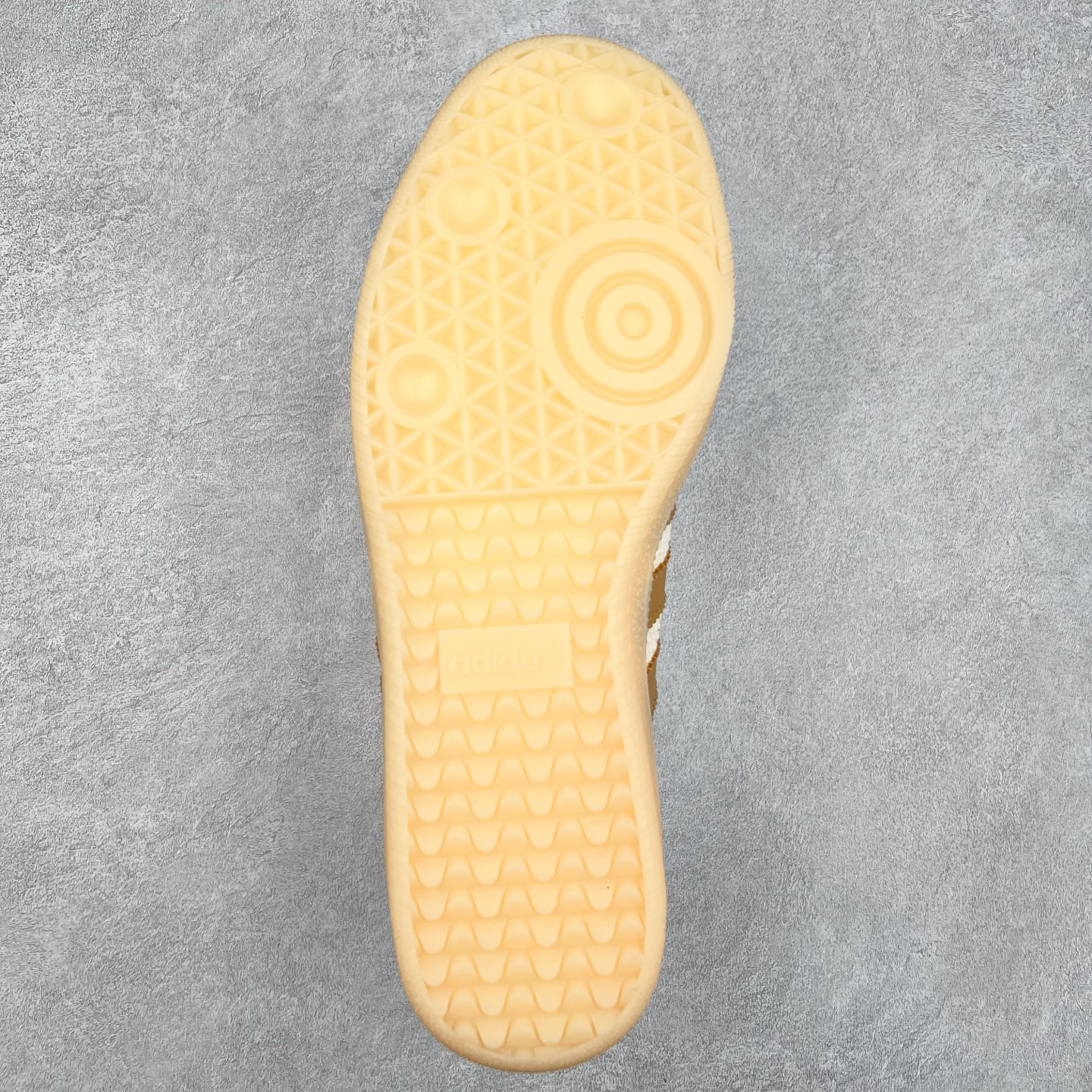 图片[9]-AD Original Samba OG 复古经典轻便板鞋 JQ2616 这款桑巴鞋展示了高质量的工艺 带有装饰的超锁缝制和无缝的手感 柔软、柔软的皮革造型和标志性的3条纹完成了精致的外观 正规合身鞋带 鞋面上有绒面鞋垫 橡胶鞋底 享受正畸套筒软感 自50年代首次亮相以来就一直在赢得粉丝的青睐 尺码：36 36.5 37.5 38 38.5 39 40 40.5 41 42 42.5 43 44 44.5 45-选品中心