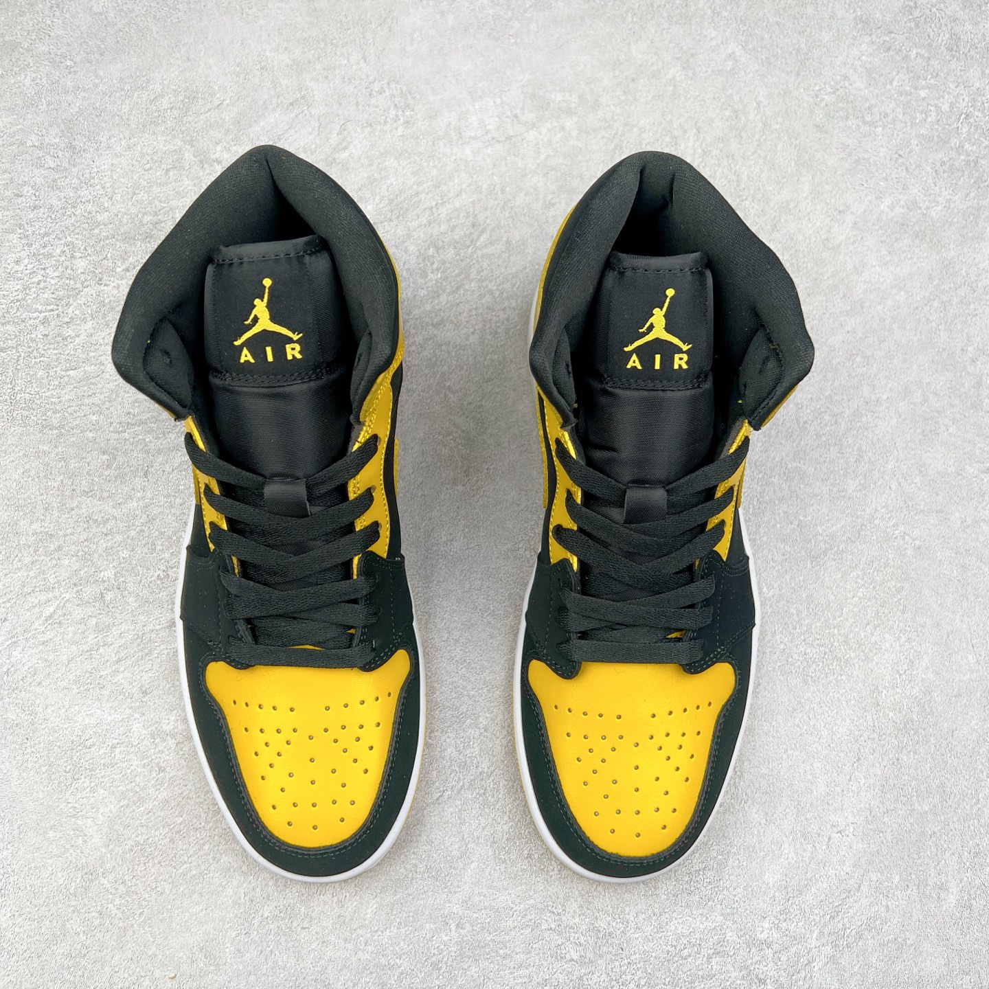 图片[2]-＃K版 Air Jordan AJ1 Mid 中帮 黑黄 HJ6654-071 原厂内置全掌气垫 A模大底 头层小牛皮 鞋舌AJ原厂专用牛津布+AJ专用反口珍珠布+原厂无杂质高弹内里海棉 特殊封边弹力鞋带 全网唯一头层牛皮 原鞋开模 拒绝公底 购置公司同步原材料 原汁原味 忠于原版‼️尺码：36 36.5 37.5 38 38.5 39 40 40.5 41 42 42.5 43 44 44.5 45 46 47.5-选品中心