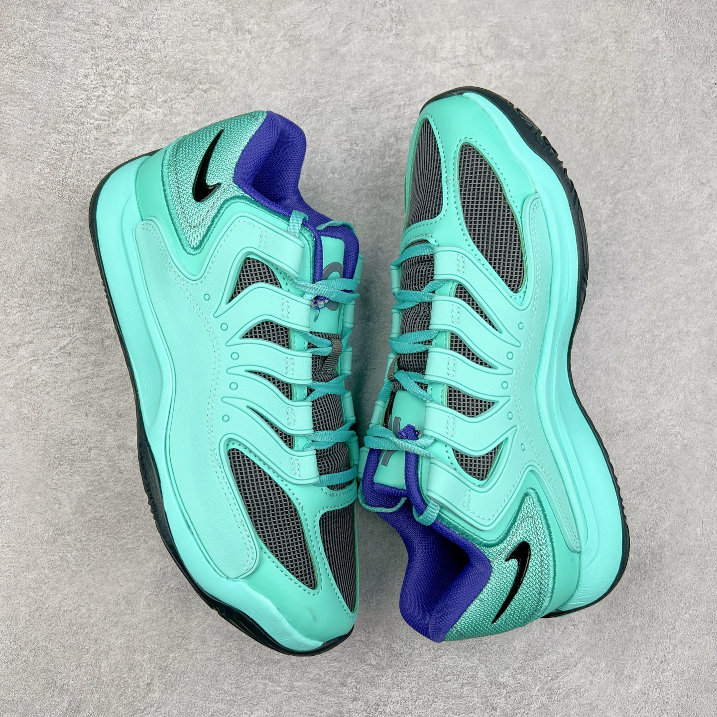 图片[3]-NK KD18 EP 杜兰特十八代签名实战篮球鞋 KD 18 的设计是致敬1997年诞生的 Air Terra Humara 鞋面标志性的设计。整体的设计语言和上一代基本类似，毕竟耐克在面对老将战靴的迭代更新方面，似乎也不会太大刀阔斧去变。鞋面的帆布材料包裹鞋跟和鞋领，增强了球鞋的耐用性和质感，此外，球鞋的中足覆盖层由纹理 TPU 和橡胶混合而成。科技配置方面，KD 18包括了前掌 Zoom Air 气垫，Cushlon 泡沫提供轻便舒适感。尺码：40 40.5 41 42 42.5 43 44 44.5 45 46-选品中心