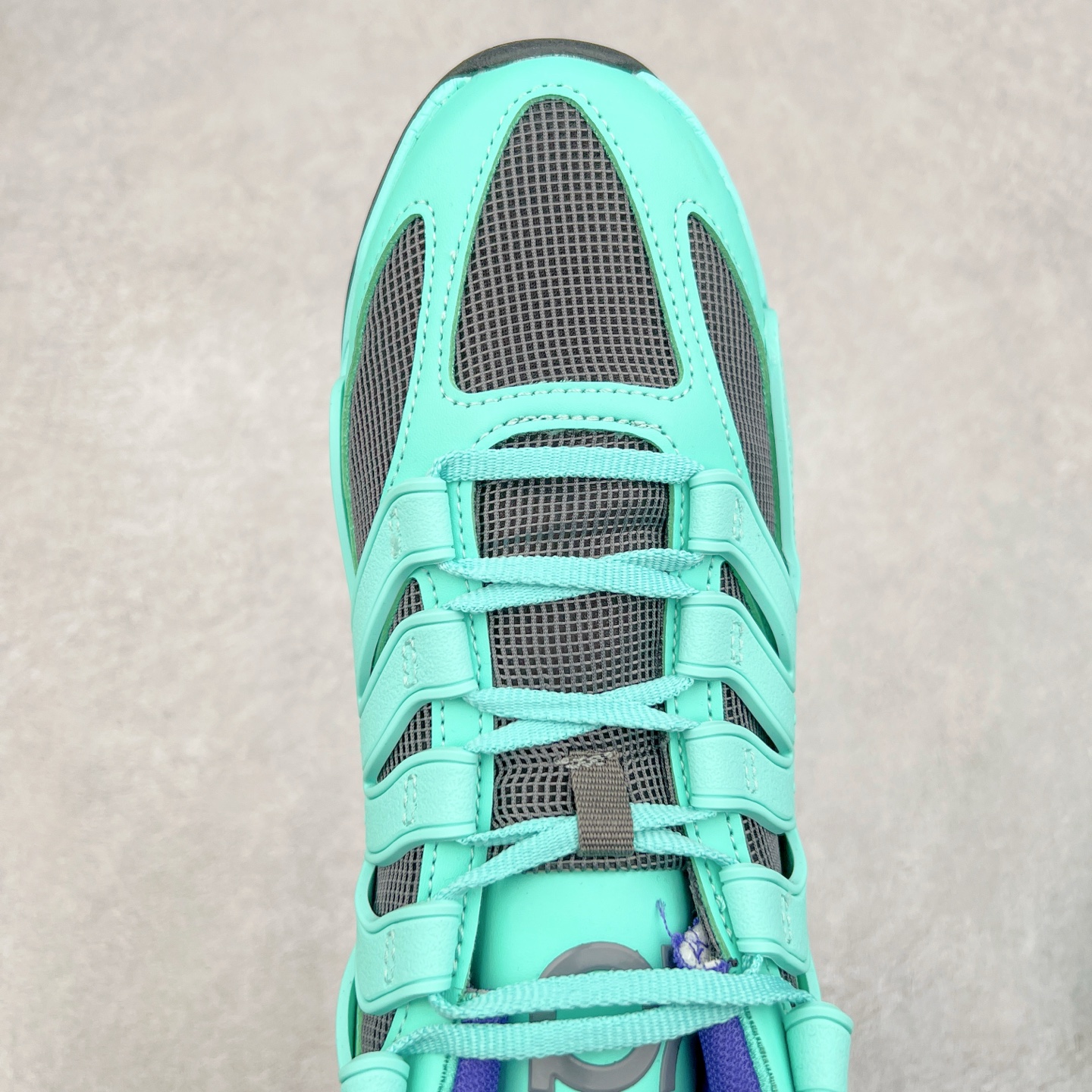 图片[4]-NK KD18 EP 杜兰特十八代签名实战篮球鞋 KD 18 的设计是致敬1997年诞生的 Air Terra Humara 鞋面标志性的设计。整体的设计语言和上一代基本类似，毕竟耐克在面对老将战靴的迭代更新方面，似乎也不会太大刀阔斧去变。鞋面的帆布材料包裹鞋跟和鞋领，增强了球鞋的耐用性和质感，此外，球鞋的中足覆盖层由纹理 TPU 和橡胶混合而成。科技配置方面，KD 18包括了前掌 Zoom Air 气垫，Cushlon 泡沫提供轻便舒适感。尺码：40 40.5 41 42 42.5 43 44 44.5 45 46-选品中心