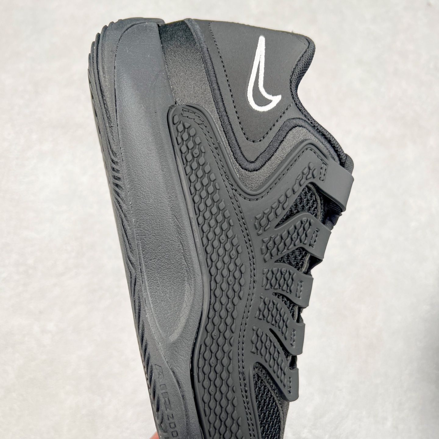 图片[6]-NK KD18 EP 杜兰特十八代签名实战篮球鞋 KD 18 的设计是致敬1997年诞生的 Air Terra Humara 鞋面标志性的设计。整体的设计语言和上一代基本类似，毕竟耐克在面对老将战靴的迭代更新方面，似乎也不会太大刀阔斧去变。鞋面的帆布材料包裹鞋跟和鞋领，增强了球鞋的耐用性和质感，此外，球鞋的中足覆盖层由纹理 TPU 和橡胶混合而成。科技配置方面，KD 18包括了前掌 Zoom Air 气垫，Cushlon 泡沫提供轻便舒适感。尺码：40 40.5 41 42 42.5 43 44 44.5 45 46-选品中心