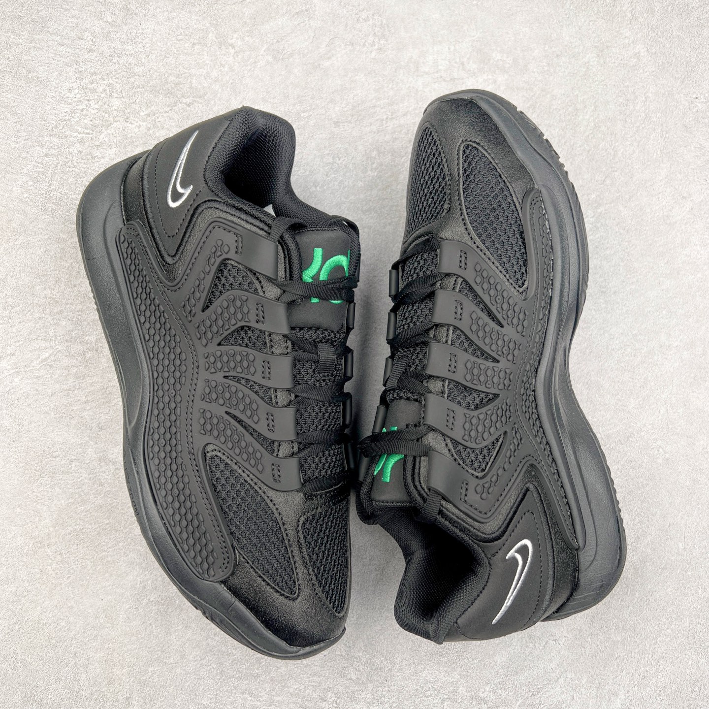 图片[3]-NK KD18 EP 杜兰特十八代签名实战篮球鞋 KD 18 的设计是致敬1997年诞生的 Air Terra Humara 鞋面标志性的设计。整体的设计语言和上一代基本类似，毕竟耐克在面对老将战靴的迭代更新方面，似乎也不会太大刀阔斧去变。鞋面的帆布材料包裹鞋跟和鞋领，增强了球鞋的耐用性和质感，此外，球鞋的中足覆盖层由纹理 TPU 和橡胶混合而成。科技配置方面，KD 18包括了前掌 Zoom Air 气垫，Cushlon 泡沫提供轻便舒适感。尺码：40 40.5 41 42 42.5 43 44 44.5 45 46-选品中心