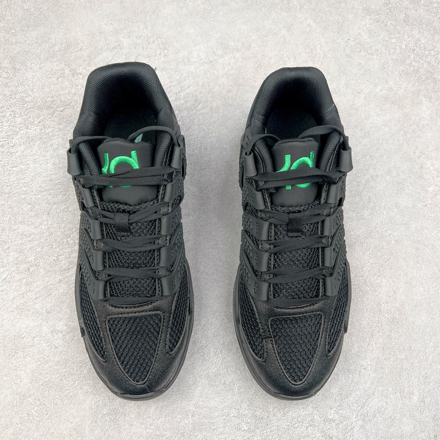 图片[2]-NK KD18 EP 杜兰特十八代签名实战篮球鞋 KD 18 的设计是致敬1997年诞生的 Air Terra Humara 鞋面标志性的设计。整体的设计语言和上一代基本类似，毕竟耐克在面对老将战靴的迭代更新方面，似乎也不会太大刀阔斧去变。鞋面的帆布材料包裹鞋跟和鞋领，增强了球鞋的耐用性和质感，此外，球鞋的中足覆盖层由纹理 TPU 和橡胶混合而成。科技配置方面，KD 18包括了前掌 Zoom Air 气垫，Cushlon 泡沫提供轻便舒适感。尺码：40 40.5 41 42 42.5 43 44 44.5 45 46-选品中心