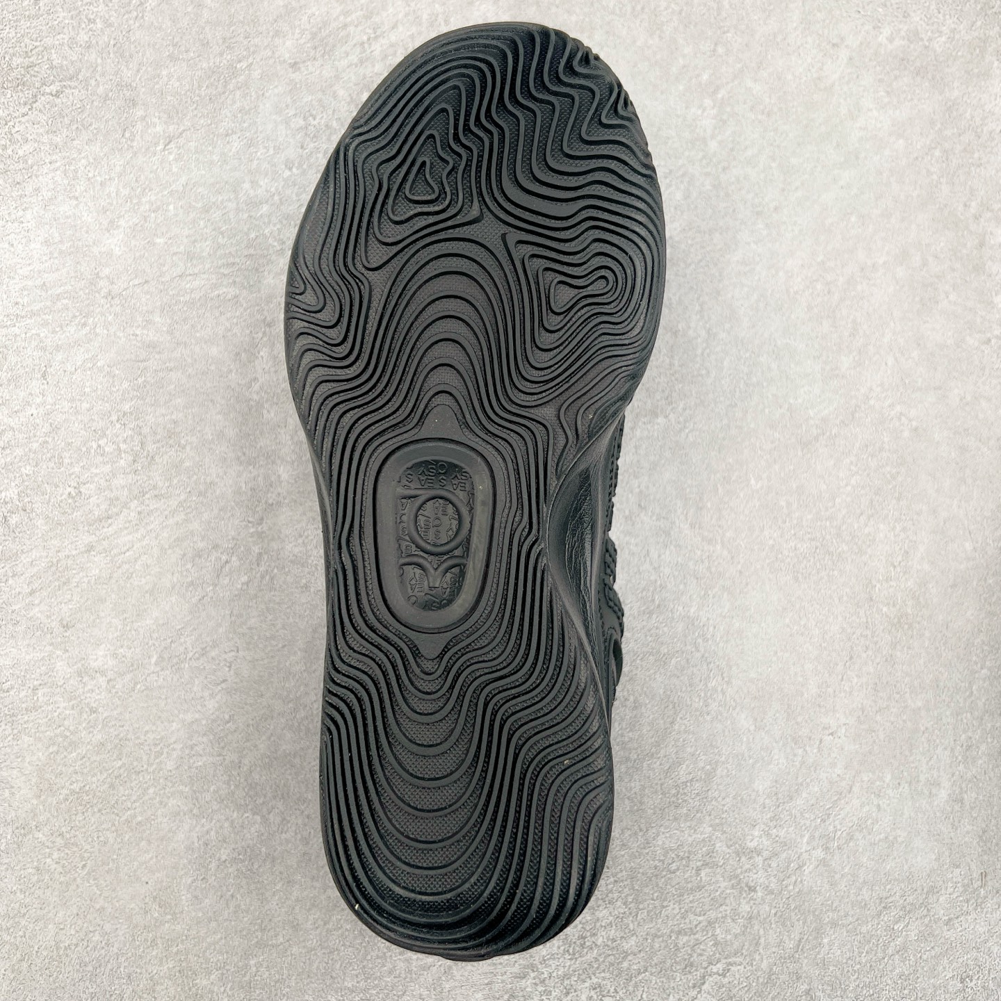 图片[9]-NK KD18 EP 杜兰特十八代签名实战篮球鞋 KD 18 的设计是致敬1997年诞生的 Air Terra Humara 鞋面标志性的设计。整体的设计语言和上一代基本类似，毕竟耐克在面对老将战靴的迭代更新方面，似乎也不会太大刀阔斧去变。鞋面的帆布材料包裹鞋跟和鞋领，增强了球鞋的耐用性和质感，此外，球鞋的中足覆盖层由纹理 TPU 和橡胶混合而成。科技配置方面，KD 18包括了前掌 Zoom Air 气垫，Cushlon 泡沫提供轻便舒适感。尺码：40 40.5 41 42 42.5 43 44 44.5 45 46-选品中心