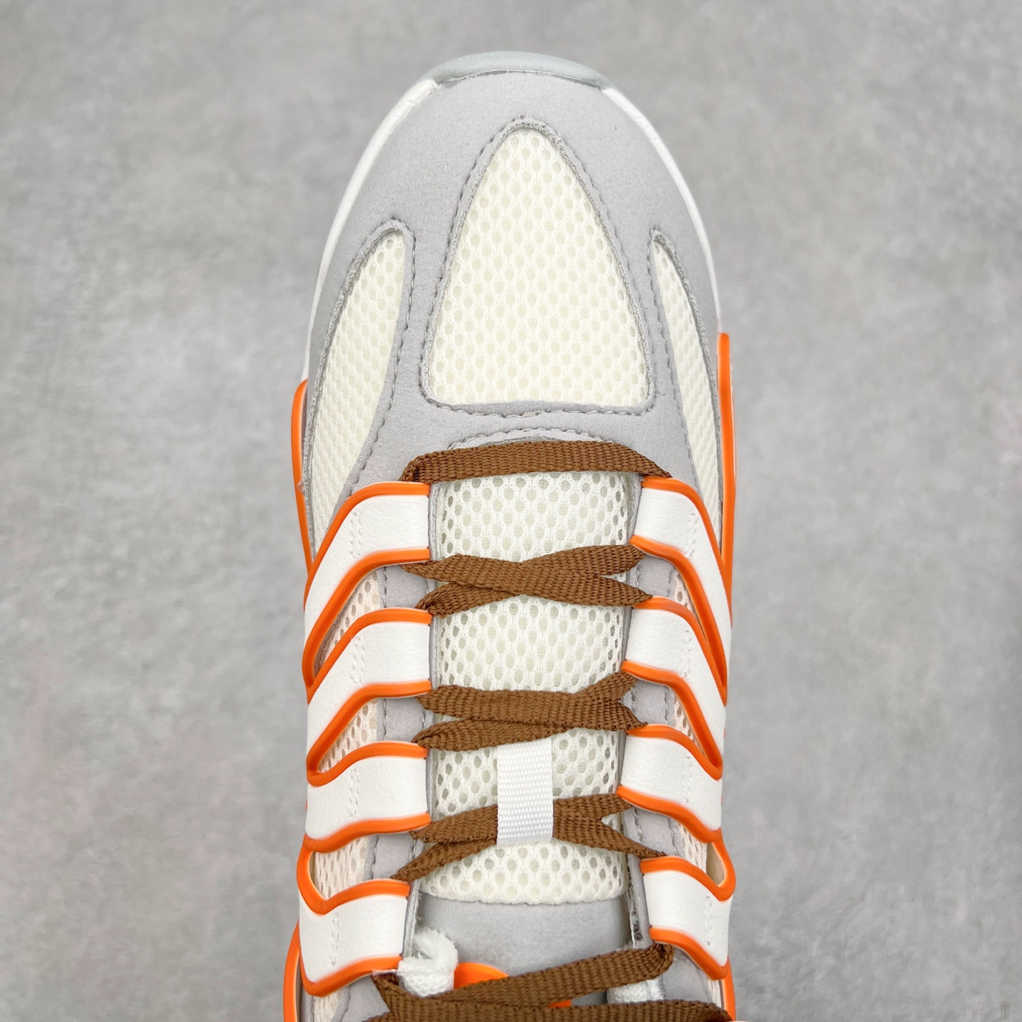 图片[4]-NK KD18 EP 杜兰特十八代签名实战篮球鞋 KD 18 的设计是致敬1997年诞生的 Air Terra Humara 鞋面标志性的设计。整体的设计语言和上一代基本类似，毕竟耐克在面对老将战靴的迭代更新方面，似乎也不会太大刀阔斧去变。鞋面的帆布材料包裹鞋跟和鞋领，增强了球鞋的耐用性和质感，此外，球鞋的中足覆盖层由纹理 TPU 和橡胶混合而成。科技配置方面，KD 18包括了前掌 Zoom Air 气垫，Cushlon 泡沫提供轻便舒适感。尺码：40 40.5 41 42 42.5 43 44 44.5 45 46-选品中心