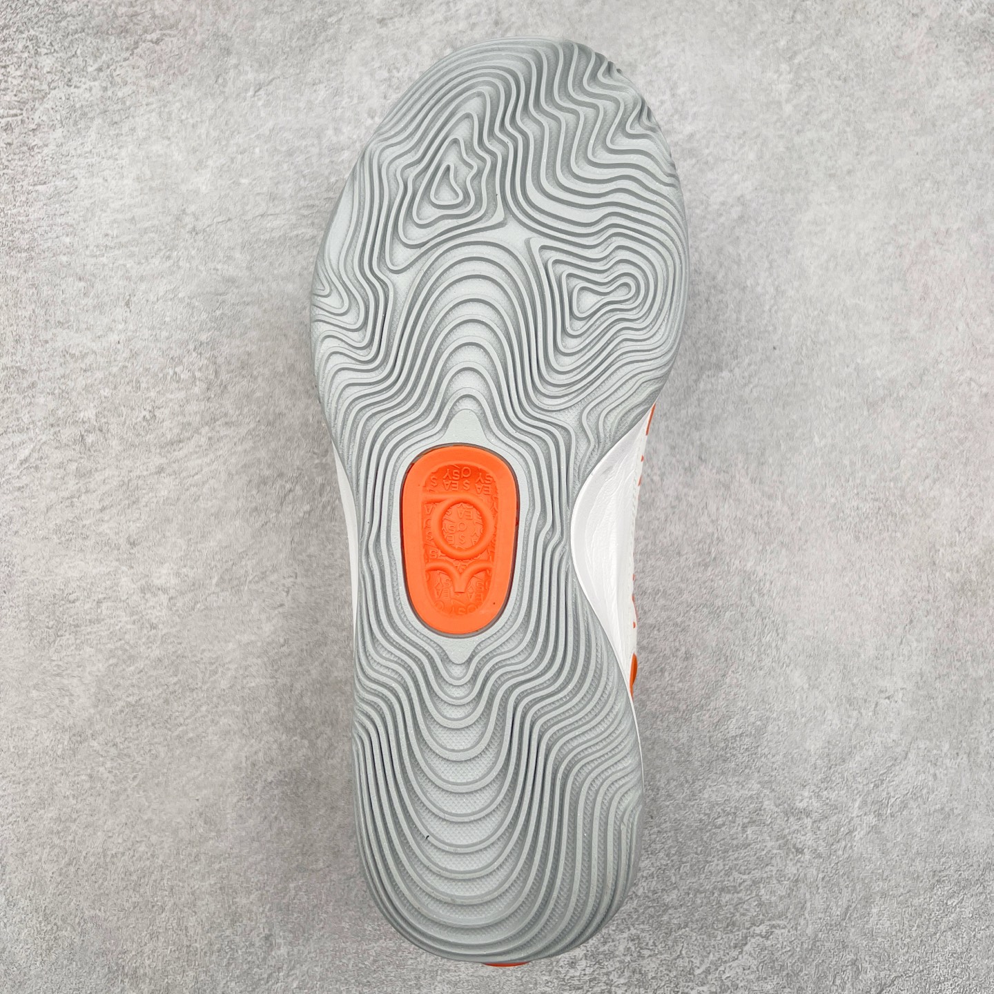 图片[9]-NK KD18 EP 杜兰特十八代签名实战篮球鞋 KD 18 的设计是致敬1997年诞生的 Air Terra Humara 鞋面标志性的设计。整体的设计语言和上一代基本类似，毕竟耐克在面对老将战靴的迭代更新方面，似乎也不会太大刀阔斧去变。鞋面的帆布材料包裹鞋跟和鞋领，增强了球鞋的耐用性和质感，此外，球鞋的中足覆盖层由纹理 TPU 和橡胶混合而成。科技配置方面，KD 18包括了前掌 Zoom Air 气垫，Cushlon 泡沫提供轻便舒适感。尺码：40 40.5 41 42 42.5 43 44 44.5 45 46-选品中心