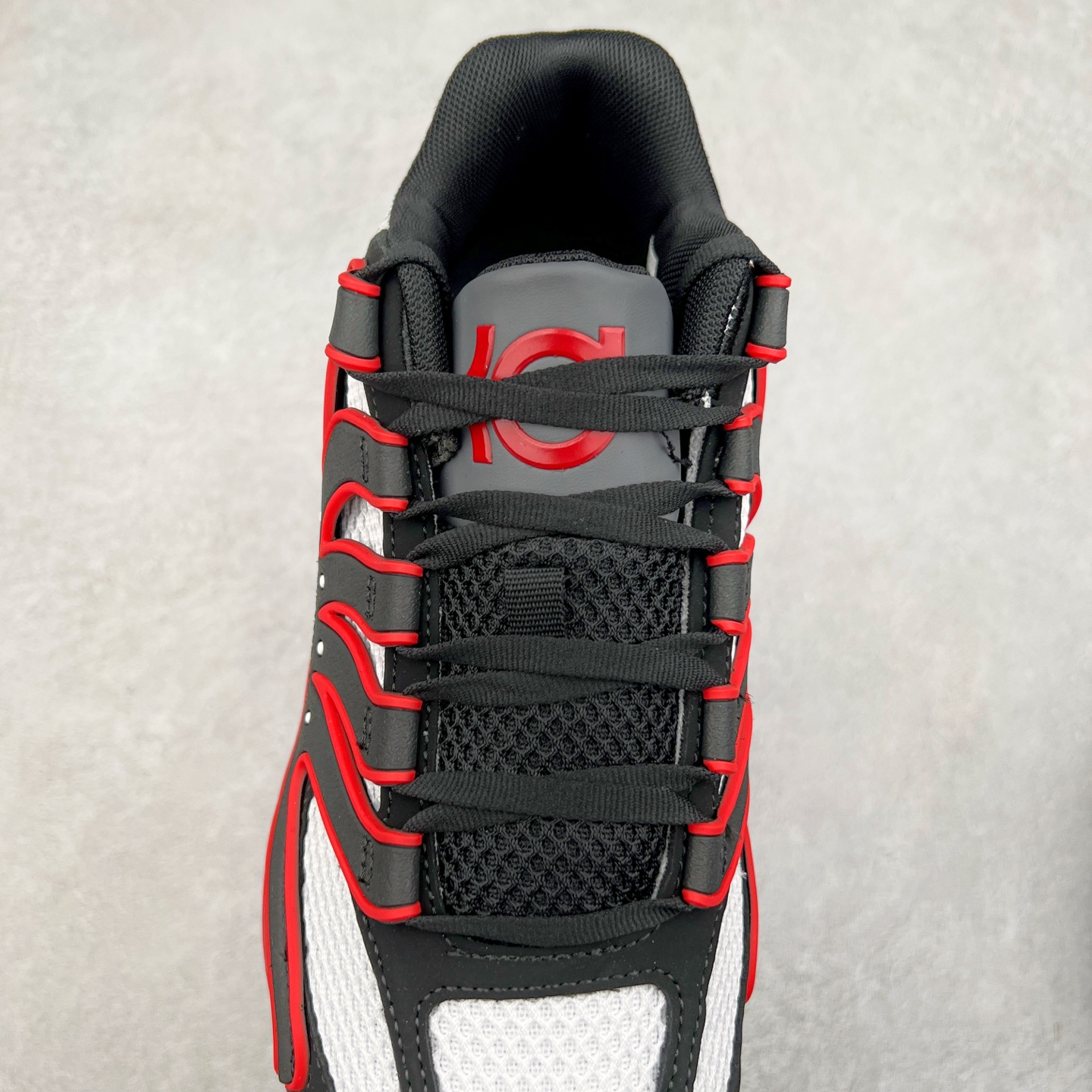 图片[5]-NK KD18 EP 杜兰特十八代签名实战篮球鞋 KD 18 的设计是致敬1997年诞生的 Air Terra Humara 鞋面标志性的设计。整体的设计语言和上一代基本类似，毕竟耐克在面对老将战靴的迭代更新方面，似乎也不会太大刀阔斧去变。鞋面的帆布材料包裹鞋跟和鞋领，增强了球鞋的耐用性和质感，此外，球鞋的中足覆盖层由纹理 TPU 和橡胶混合而成。科技配置方面，KD 18包括了前掌 Zoom Air 气垫，Cushlon 泡沫提供轻便舒适感。尺码：40 40.5 41 42 42.5 43 44 44.5 45 46-选品中心