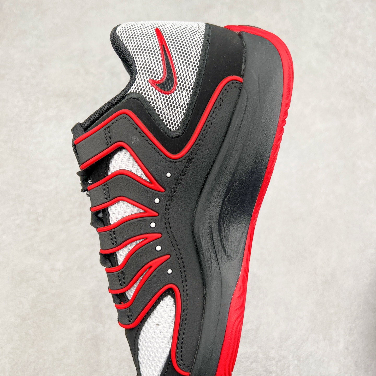 图片[7]-NK KD18 EP 杜兰特十八代签名实战篮球鞋 KD 18 的设计是致敬1997年诞生的 Air Terra Humara 鞋面标志性的设计。整体的设计语言和上一代基本类似，毕竟耐克在面对老将战靴的迭代更新方面，似乎也不会太大刀阔斧去变。鞋面的帆布材料包裹鞋跟和鞋领，增强了球鞋的耐用性和质感，此外，球鞋的中足覆盖层由纹理 TPU 和橡胶混合而成。科技配置方面，KD 18包括了前掌 Zoom Air 气垫，Cushlon 泡沫提供轻便舒适感。尺码：40 40.5 41 42 42.5 43 44 44.5 45 46-选品中心