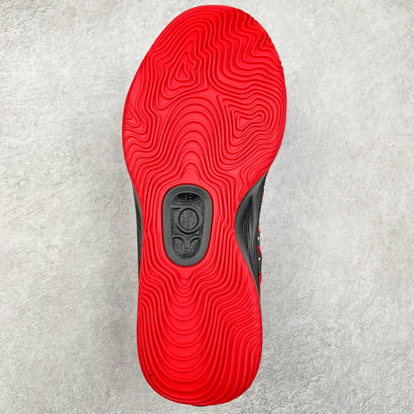 图片[9]-NK KD18 EP 杜兰特十八代签名实战篮球鞋 KD 18 的设计是致敬1997年诞生的 Air Terra Humara 鞋面标志性的设计。整体的设计语言和上一代基本类似，毕竟耐克在面对老将战靴的迭代更新方面，似乎也不会太大刀阔斧去变。鞋面的帆布材料包裹鞋跟和鞋领，增强了球鞋的耐用性和质感，此外，球鞋的中足覆盖层由纹理 TPU 和橡胶混合而成。科技配置方面，KD 18包括了前掌 Zoom Air 气垫，Cushlon 泡沫提供轻便舒适感。尺码：40 40.5 41 42 42.5 43 44 44.5 45 46-选品中心