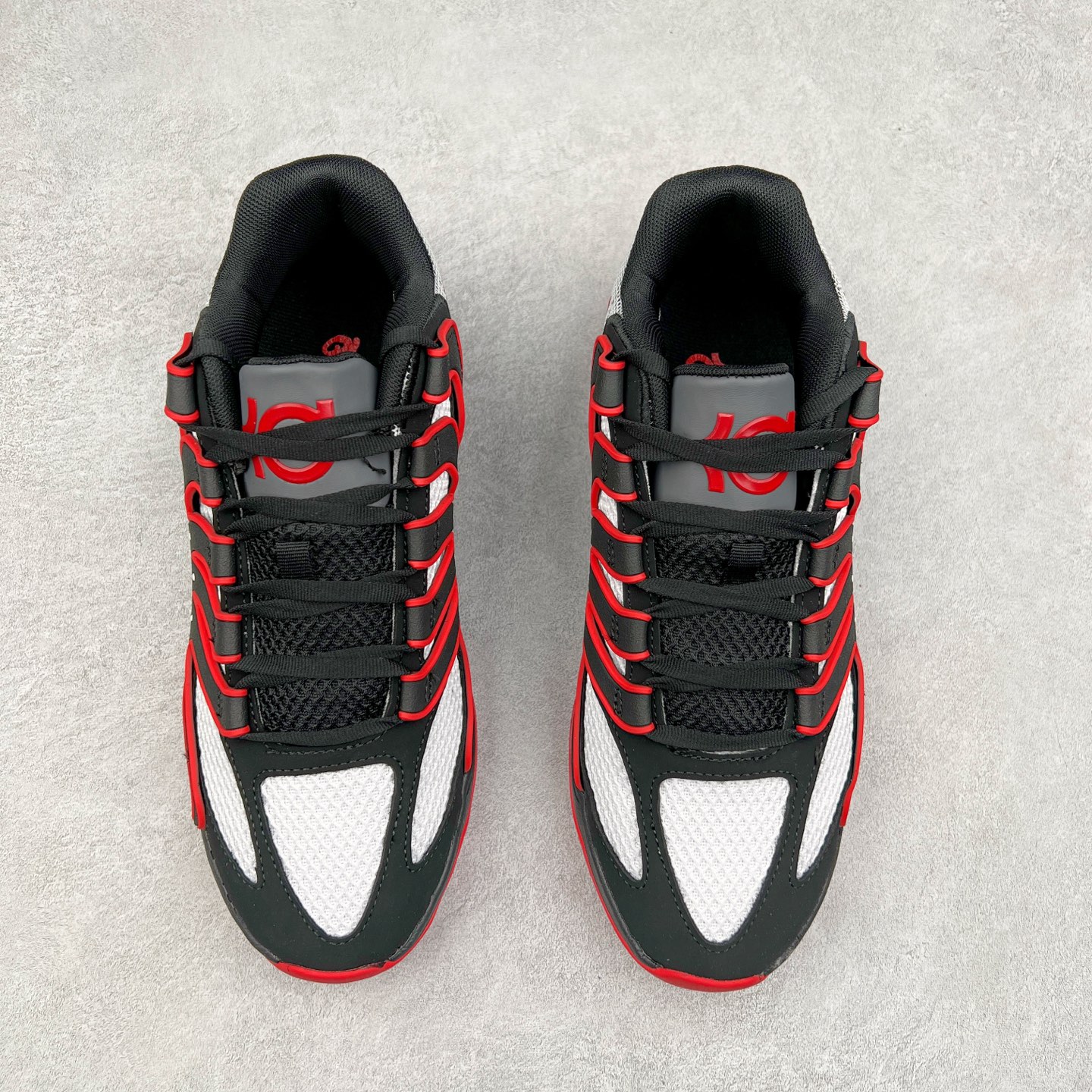 图片[2]-NK KD18 EP 杜兰特十八代签名实战篮球鞋 KD 18 的设计是致敬1997年诞生的 Air Terra Humara 鞋面标志性的设计。整体的设计语言和上一代基本类似，毕竟耐克在面对老将战靴的迭代更新方面，似乎也不会太大刀阔斧去变。鞋面的帆布材料包裹鞋跟和鞋领，增强了球鞋的耐用性和质感，此外，球鞋的中足覆盖层由纹理 TPU 和橡胶混合而成。科技配置方面，KD 18包括了前掌 Zoom Air 气垫，Cushlon 泡沫提供轻便舒适感。尺码：40 40.5 41 42 42.5 43 44 44.5 45 46-选品中心