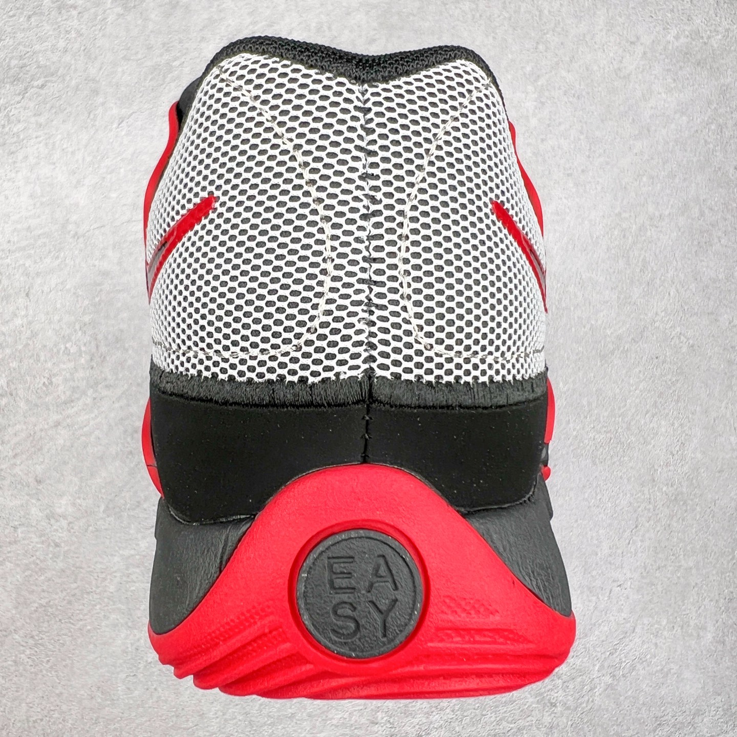 图片[8]-NK KD18 EP 杜兰特十八代签名实战篮球鞋 KD 18 的设计是致敬1997年诞生的 Air Terra Humara 鞋面标志性的设计。整体的设计语言和上一代基本类似，毕竟耐克在面对老将战靴的迭代更新方面，似乎也不会太大刀阔斧去变。鞋面的帆布材料包裹鞋跟和鞋领，增强了球鞋的耐用性和质感，此外，球鞋的中足覆盖层由纹理 TPU 和橡胶混合而成。科技配置方面，KD 18包括了前掌 Zoom Air 气垫，Cushlon 泡沫提供轻便舒适感。尺码：40 40.5 41 42 42.5 43 44 44.5 45 46-选品中心