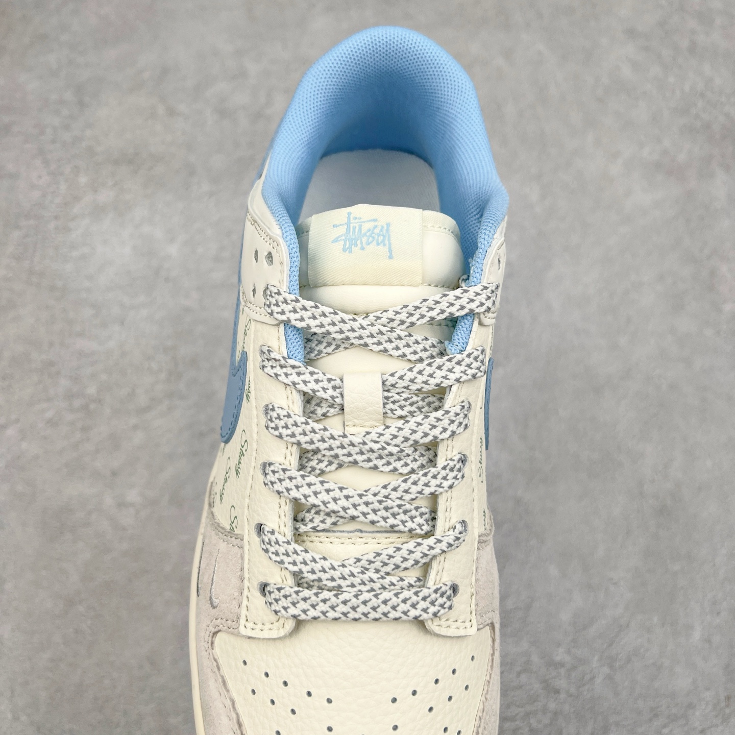 图片[5]-NK Dunk Low 定制配色 ZH2598-248 大厂出品 极力推荐 原装头层材料 独家版型蒸餾加工帶來的是更好的视觉和脚感体验大厂纯原品质出货 清洁度 电绣工艺 皮料切割干净无任何毛边 细节完美 实拍调校N版已经零色差零失真 百分百还原实物色彩所见即所得 不存在货不对板色差等低级问题 选购参考实物拍摄 不混卖不参货 只用心做好货严格选品 承诺混一赔十 尺码：36 36.5 37.5 38 38.5 39 40 40.5 41 42 42.5 43 44 44.5 45-选品中心