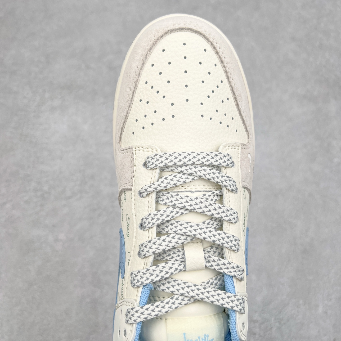 图片[4]-NK Dunk Low 定制配色 ZH2598-248 大厂出品 极力推荐 原装头层材料 独家版型蒸餾加工帶來的是更好的视觉和脚感体验大厂纯原品质出货 清洁度 电绣工艺 皮料切割干净无任何毛边 细节完美 实拍调校N版已经零色差零失真 百分百还原实物色彩所见即所得 不存在货不对板色差等低级问题 选购参考实物拍摄 不混卖不参货 只用心做好货严格选品 承诺混一赔十 尺码：36 36.5 37.5 38 38.5 39 40 40.5 41 42 42.5 43 44 44.5 45-选品中心