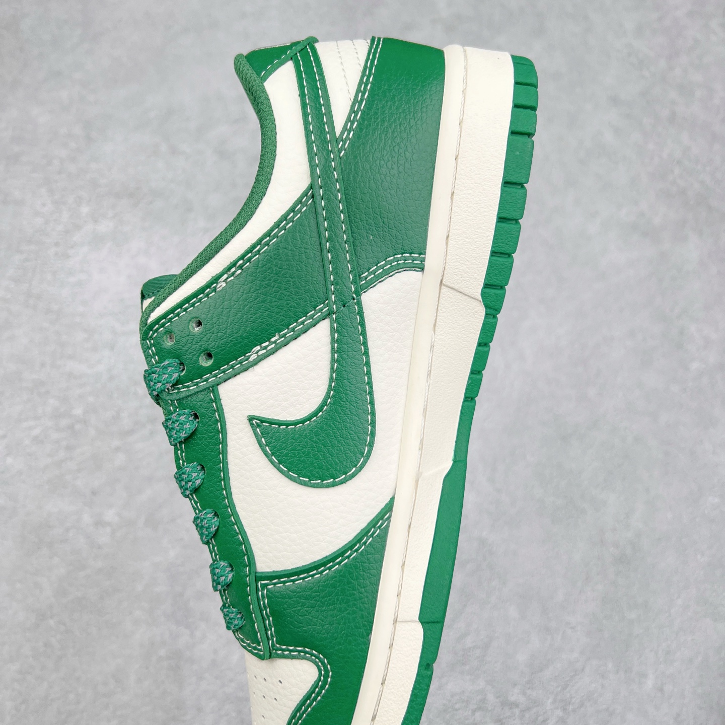 图片[7]-NK Dunk Low 定制配色 BB9898-005 大厂出品 极力推荐 原装头层材料 独家版型蒸餾加工帶來的是更好的视觉和脚感体验大厂纯原品质出货 清洁度 电绣工艺 皮料切割干净无任何毛边 细节完美 实拍调校N版已经零色差零失真 百分百还原实物色彩所见即所得 不存在货不对板色差等低级问题 选购参考实物拍摄 不混卖不参货 只用心做好货严格选品 承诺混一赔十 尺码：36 36.5 37.5 38 38.5 39 40 40.5 41 42 42.5 43 44 44.5 45-选品中心