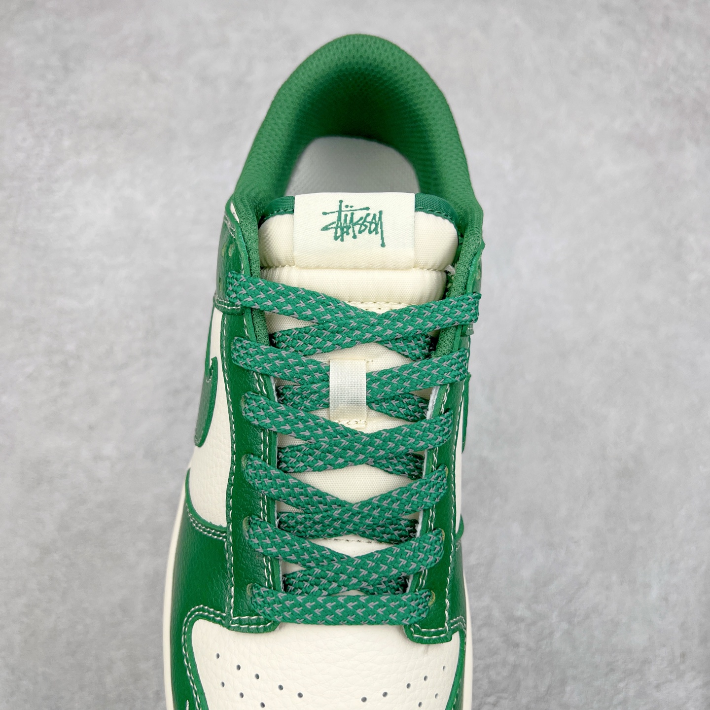 图片[5]-NK Dunk Low 定制配色 BB9898-005 大厂出品 极力推荐 原装头层材料 独家版型蒸餾加工帶來的是更好的视觉和脚感体验大厂纯原品质出货 清洁度 电绣工艺 皮料切割干净无任何毛边 细节完美 实拍调校N版已经零色差零失真 百分百还原实物色彩所见即所得 不存在货不对板色差等低级问题 选购参考实物拍摄 不混卖不参货 只用心做好货严格选品 承诺混一赔十 尺码：36 36.5 37.5 38 38.5 39 40 40.5 41 42 42.5 43 44 44.5 45-选品中心