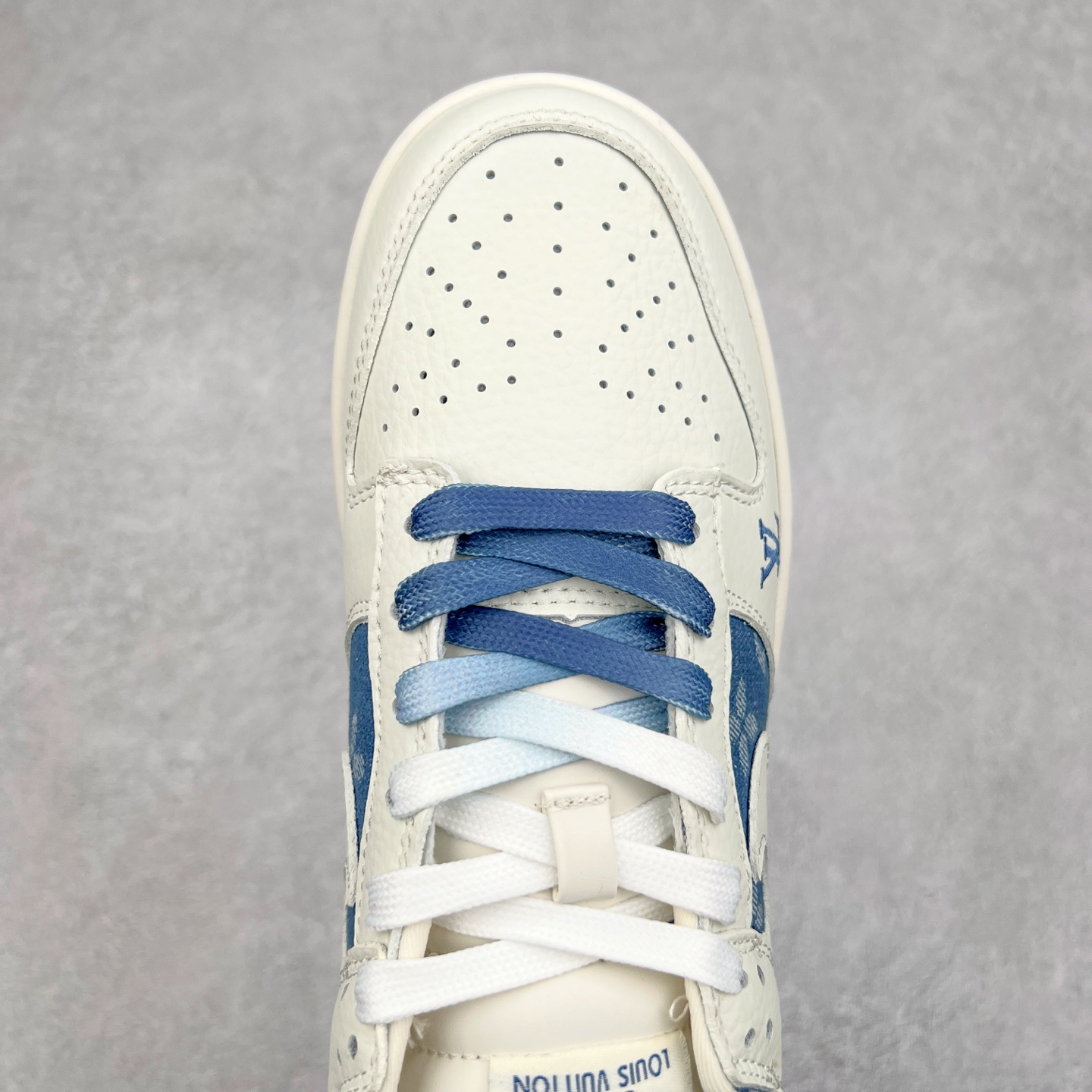 图片[4]-NK Dunk Low 定制配色 JH8310-954 大厂出品 极力推荐 原装头层材料 独家版型蒸餾加工帶來的是更好的视觉和脚感体验大厂纯原品质出货 清洁度 电绣工艺 皮料切割干净无任何毛边 细节完美 实拍调校N版已经零色差零失真 百分百还原实物色彩所见即所得 不存在货不对板色差等低级问题 选购参考实物拍摄 不混卖不参货 只用心做好货严格选品 承诺混一赔十 尺码：36 36.5 37.5 38 38.5 39 40 40.5 41 42 42.5 43 44 44.5 45-选品中心