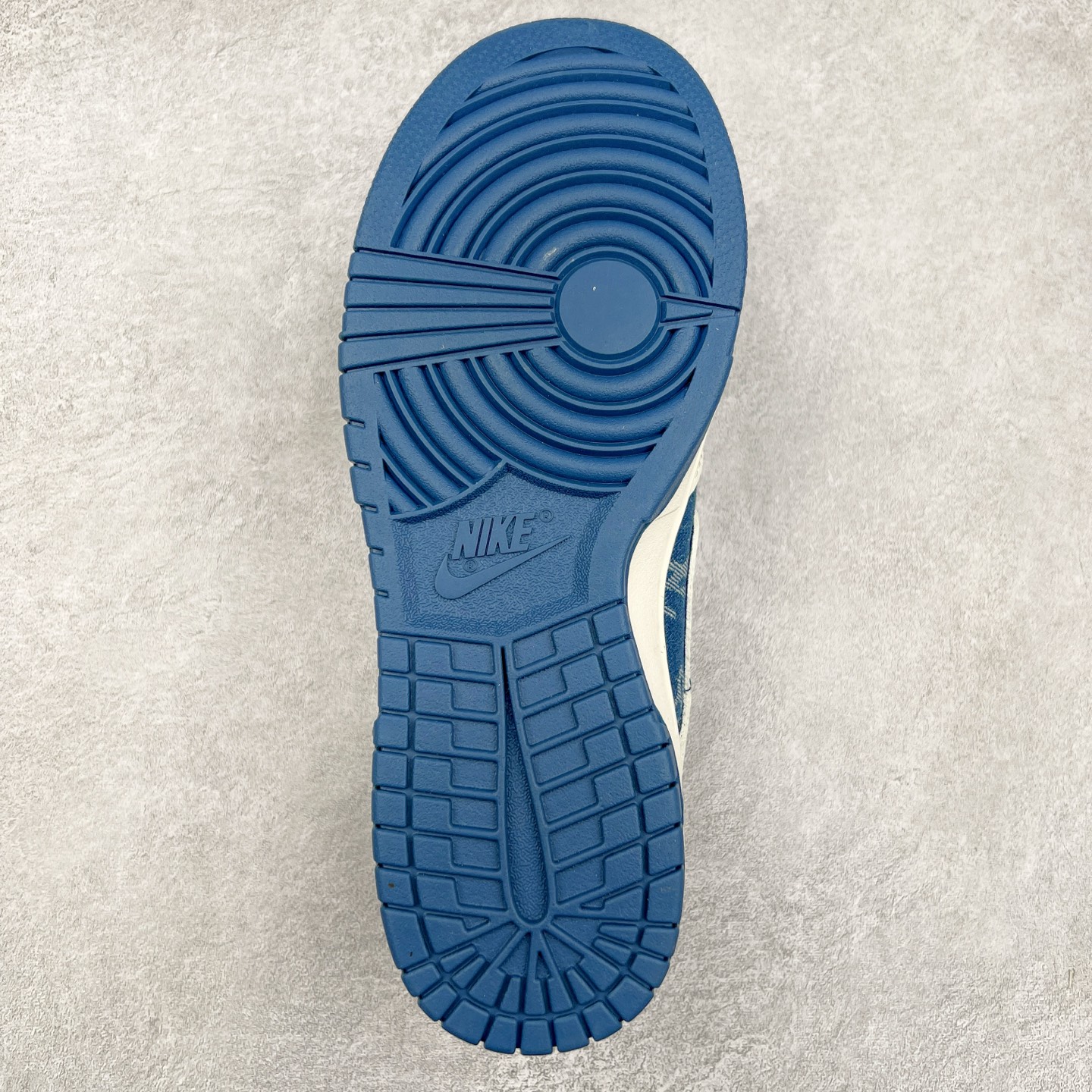 图片[9]-NK Dunk Low 定制配色 JH8310-954 大厂出品 极力推荐 原装头层材料 独家版型蒸餾加工帶來的是更好的视觉和脚感体验大厂纯原品质出货 清洁度 电绣工艺 皮料切割干净无任何毛边 细节完美 实拍调校N版已经零色差零失真 百分百还原实物色彩所见即所得 不存在货不对板色差等低级问题 选购参考实物拍摄 不混卖不参货 只用心做好货严格选品 承诺混一赔十 尺码：36 36.5 37.5 38 38.5 39 40 40.5 41 42 42.5 43 44 44.5 45-选品中心