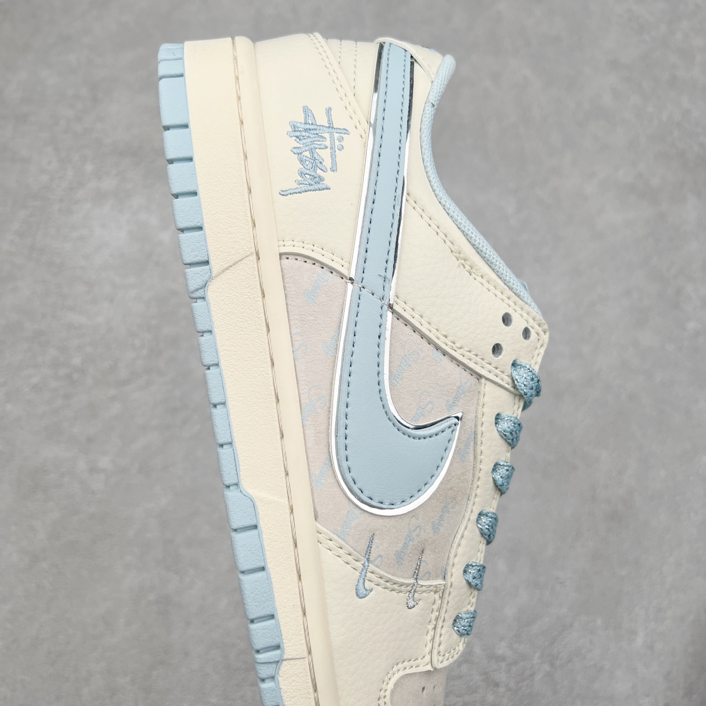 图片[6]-NK Dunk Low 定制配色 XX2026-101 大厂出品 极力推荐 原装头层材料 独家版型蒸餾加工帶來的是更好的视觉和脚感体验大厂纯原品质出货 清洁度 电绣工艺 皮料切割干净无任何毛边 细节完美 实拍调校N版已经零色差零失真 百分百还原实物色彩所见即所得 不存在货不对板色差等低级问题 选购参考实物拍摄 不混卖不参货 只用心做好货严格选品 承诺混一赔十 尺码：36 36.5 37.5 38 38.5 39 40 40.5 41 42 42.5 43 44 44.5 45-选品中心