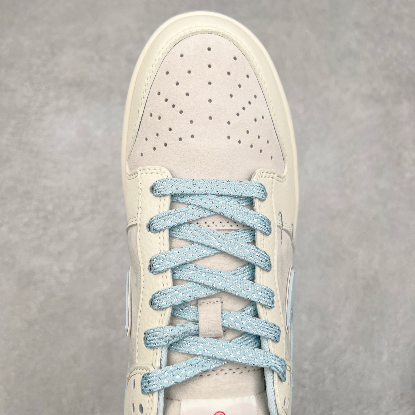 图片[4]-NK Dunk Low 定制配色 XX2026-101 大厂出品 极力推荐 原装头层材料 独家版型蒸餾加工帶來的是更好的视觉和脚感体验大厂纯原品质出货 清洁度 电绣工艺 皮料切割干净无任何毛边 细节完美 实拍调校N版已经零色差零失真 百分百还原实物色彩所见即所得 不存在货不对板色差等低级问题 选购参考实物拍摄 不混卖不参货 只用心做好货严格选品 承诺混一赔十 尺码：36 36.5 37.5 38 38.5 39 40 40.5 41 42 42.5 43 44 44.5 45-选品中心