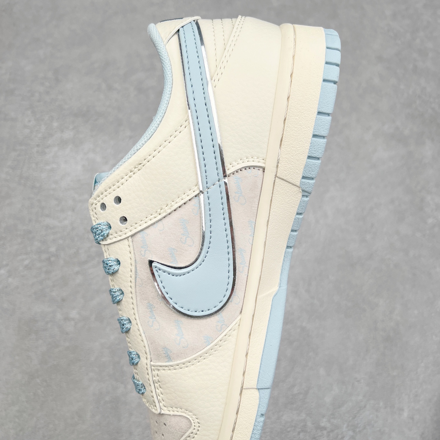 图片[7]-NK Dunk Low 定制配色 XX2026-101 大厂出品 极力推荐 原装头层材料 独家版型蒸餾加工帶來的是更好的视觉和脚感体验大厂纯原品质出货 清洁度 电绣工艺 皮料切割干净无任何毛边 细节完美 实拍调校N版已经零色差零失真 百分百还原实物色彩所见即所得 不存在货不对板色差等低级问题 选购参考实物拍摄 不混卖不参货 只用心做好货严格选品 承诺混一赔十 尺码：36 36.5 37.5 38 38.5 39 40 40.5 41 42 42.5 43 44 44.5 45-选品中心