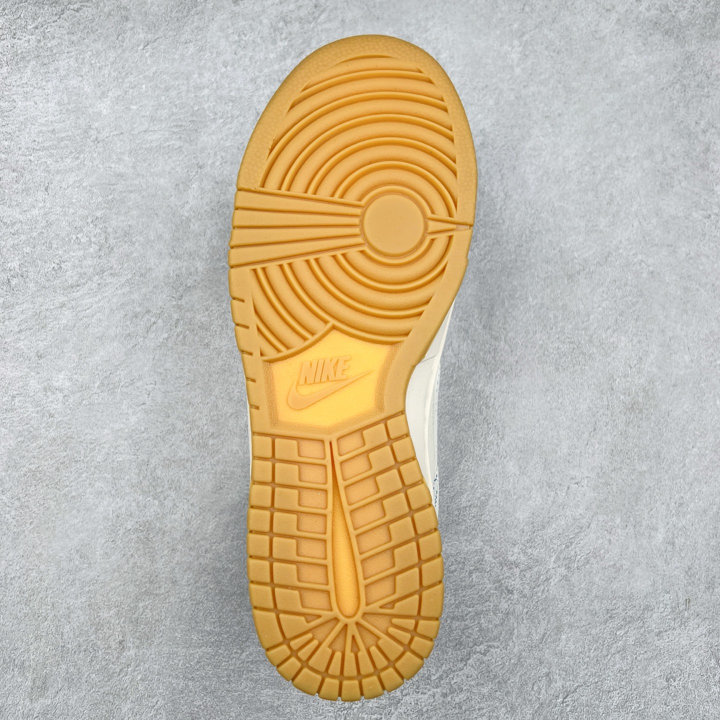 图片[9]-NK Dunk Low 定制配色 JJ2508-559 大厂出品 极力推荐 原装头层材料 独家版型蒸餾加工帶來的是更好的视觉和脚感体验大厂纯原品质出货 清洁度 电绣工艺 皮料切割干净无任何毛边 细节完美 实拍调校N版已经零色差零失真 百分百还原实物色彩所见即所得 不存在货不对板色差等低级问题 选购参考实物拍摄 不混卖不参货 只用心做好货严格选品 承诺混一赔十 尺码：36 36.5 37.5 38 38.5 39 40 40.5 41 42 42.5 43 44 44.5 45-选品中心