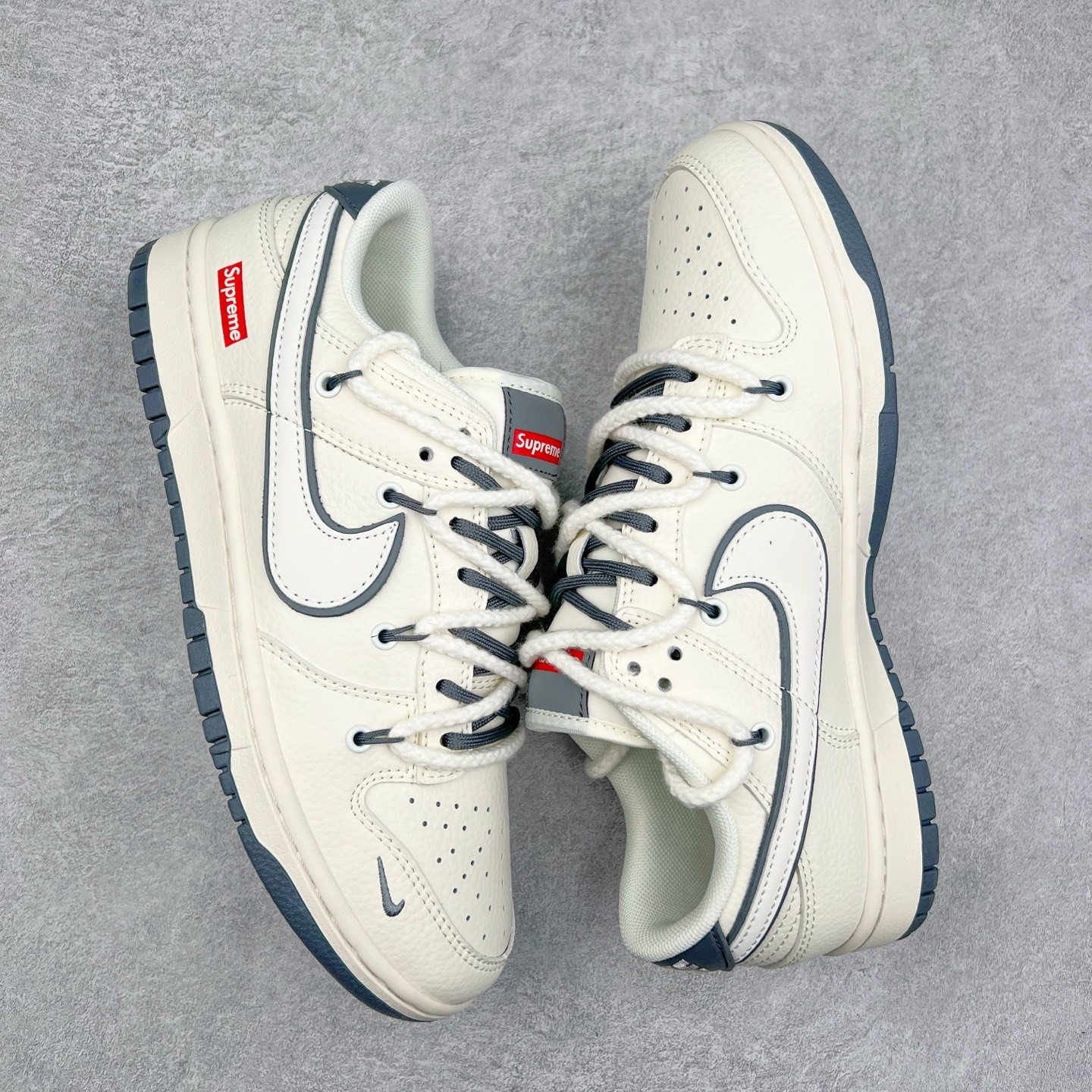 图片[3]-NK Dunk Low 定制配色 YX5066-258 大厂出品 极力推荐 原装头层材料 独家版型蒸餾加工帶來的是更好的视觉和脚感体验大厂纯原品质出货 清洁度 电绣工艺 皮料切割干净无任何毛边 细节完美 实拍调校N版已经零色差零失真 百分百还原实物色彩所见即所得 不存在货不对板色差等低级问题 选购参考实物拍摄 不混卖不参货 只用心做好货严格选品 承诺混一赔十 尺码：36 36.5 37.5 38 38.5 39 40 40.5 41 42 42.5 43 44 44.5 45-选品中心