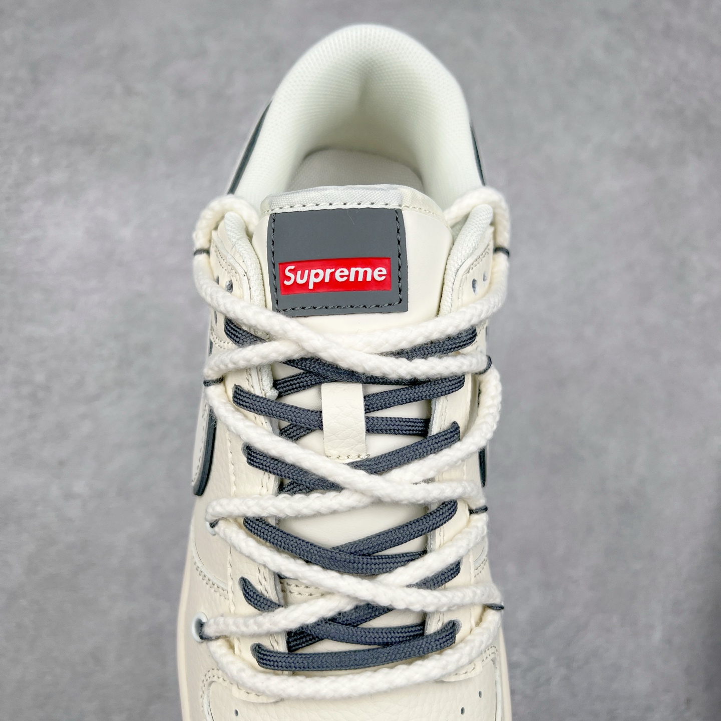 图片[5]-NK Dunk Low 定制配色 YX5066-258 大厂出品 极力推荐 原装头层材料 独家版型蒸餾加工帶來的是更好的视觉和脚感体验大厂纯原品质出货 清洁度 电绣工艺 皮料切割干净无任何毛边 细节完美 实拍调校N版已经零色差零失真 百分百还原实物色彩所见即所得 不存在货不对板色差等低级问题 选购参考实物拍摄 不混卖不参货 只用心做好货严格选品 承诺混一赔十 尺码：36 36.5 37.5 38 38.5 39 40 40.5 41 42 42.5 43 44 44.5 45-选品中心