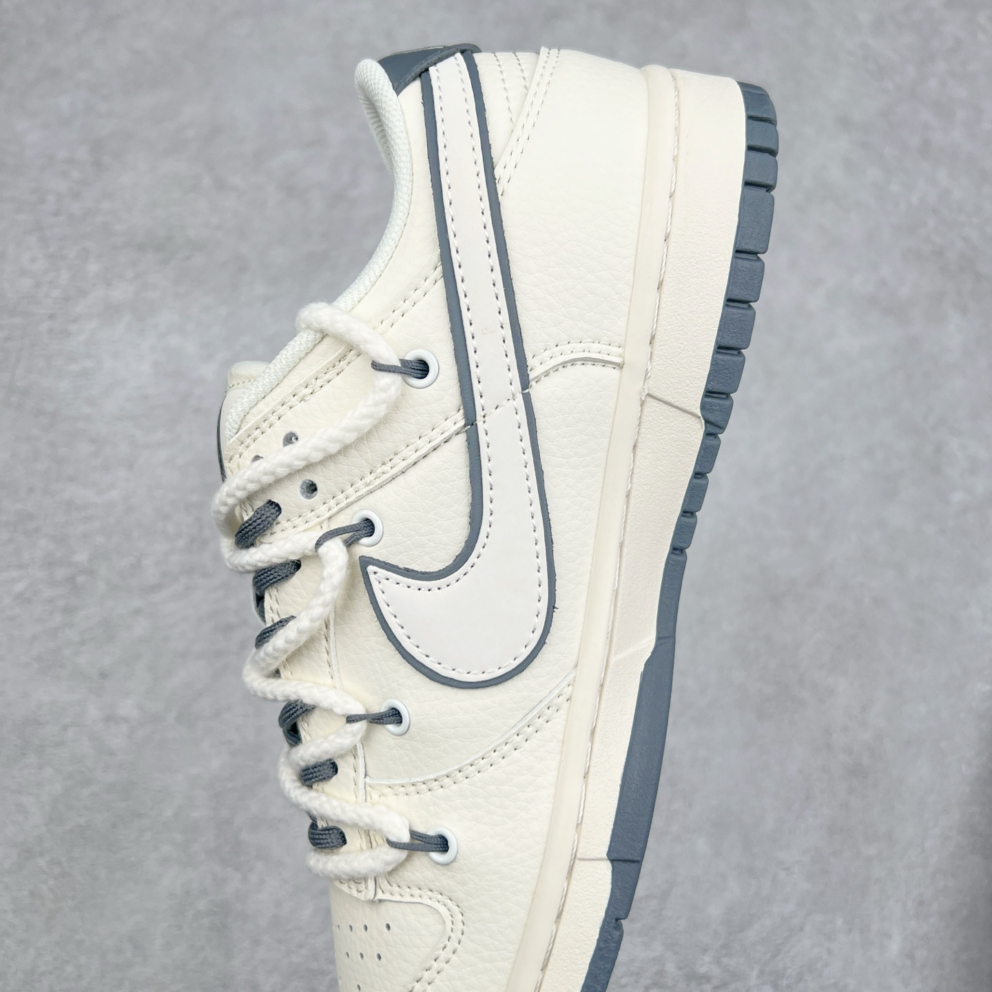 图片[7]-NK Dunk Low 定制配色 YX5066-258 大厂出品 极力推荐 原装头层材料 独家版型蒸餾加工帶來的是更好的视觉和脚感体验大厂纯原品质出货 清洁度 电绣工艺 皮料切割干净无任何毛边 细节完美 实拍调校N版已经零色差零失真 百分百还原实物色彩所见即所得 不存在货不对板色差等低级问题 选购参考实物拍摄 不混卖不参货 只用心做好货严格选品 承诺混一赔十 尺码：36 36.5 37.5 38 38.5 39 40 40.5 41 42 42.5 43 44 44.5 45-选品中心