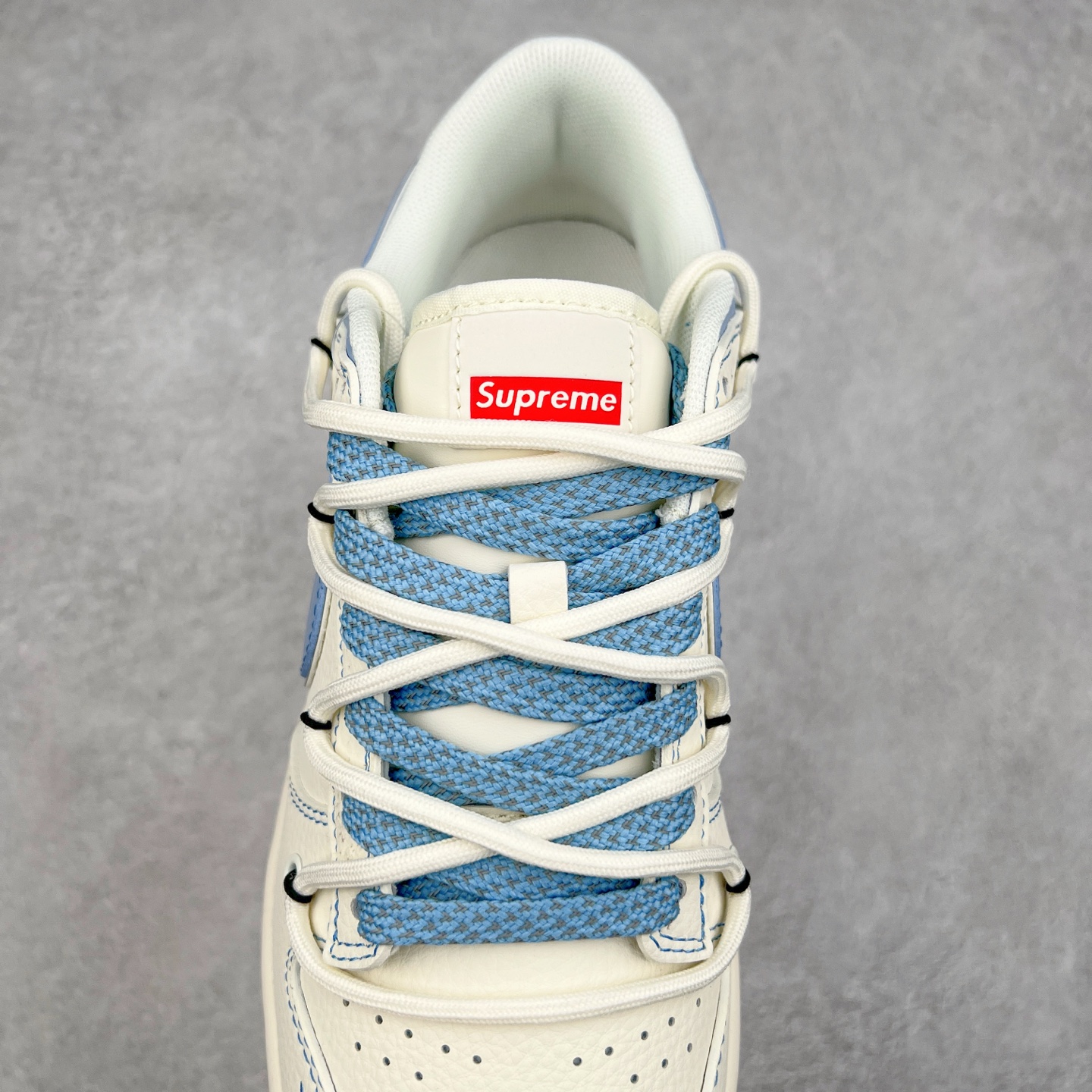 图片[5]-NK Dunk Low 定制配色 FC1688-216 大厂出品 极力推荐 原装头层材料 独家版型蒸餾加工帶來的是更好的视觉和脚感体验大厂纯原品质出货 清洁度 电绣工艺 皮料切割干净无任何毛边 细节完美 实拍调校N版已经零色差零失真 百分百还原实物色彩所见即所得 不存在货不对板色差等低级问题 选购参考实物拍摄 不混卖不参货 只用心做好货严格选品 承诺混一赔十 尺码：36 36.5 37.5 38 38.5 39 40 40.5 41 42 42.5 43 44 44.5 45-选品中心