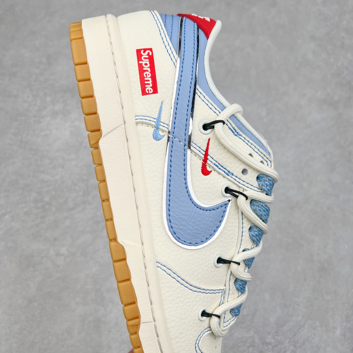 图片[6]-NK Dunk Low 定制配色 FC1688-216 大厂出品 极力推荐 原装头层材料 独家版型蒸餾加工帶來的是更好的视觉和脚感体验大厂纯原品质出货 清洁度 电绣工艺 皮料切割干净无任何毛边 细节完美 实拍调校N版已经零色差零失真 百分百还原实物色彩所见即所得 不存在货不对板色差等低级问题 选购参考实物拍摄 不混卖不参货 只用心做好货严格选品 承诺混一赔十 尺码：36 36.5 37.5 38 38.5 39 40 40.5 41 42 42.5 43 44 44.5 45-选品中心