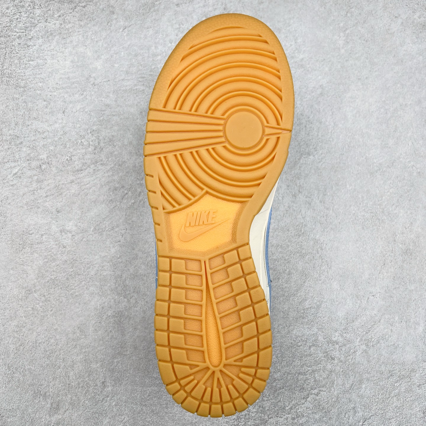 图片[9]-NK Dunk Low 定制配色 FC1688-216 大厂出品 极力推荐 原装头层材料 独家版型蒸餾加工帶來的是更好的视觉和脚感体验大厂纯原品质出货 清洁度 电绣工艺 皮料切割干净无任何毛边 细节完美 实拍调校N版已经零色差零失真 百分百还原实物色彩所见即所得 不存在货不对板色差等低级问题 选购参考实物拍摄 不混卖不参货 只用心做好货严格选品 承诺混一赔十 尺码：36 36.5 37.5 38 38.5 39 40 40.5 41 42 42.5 43 44 44.5 45-选品中心