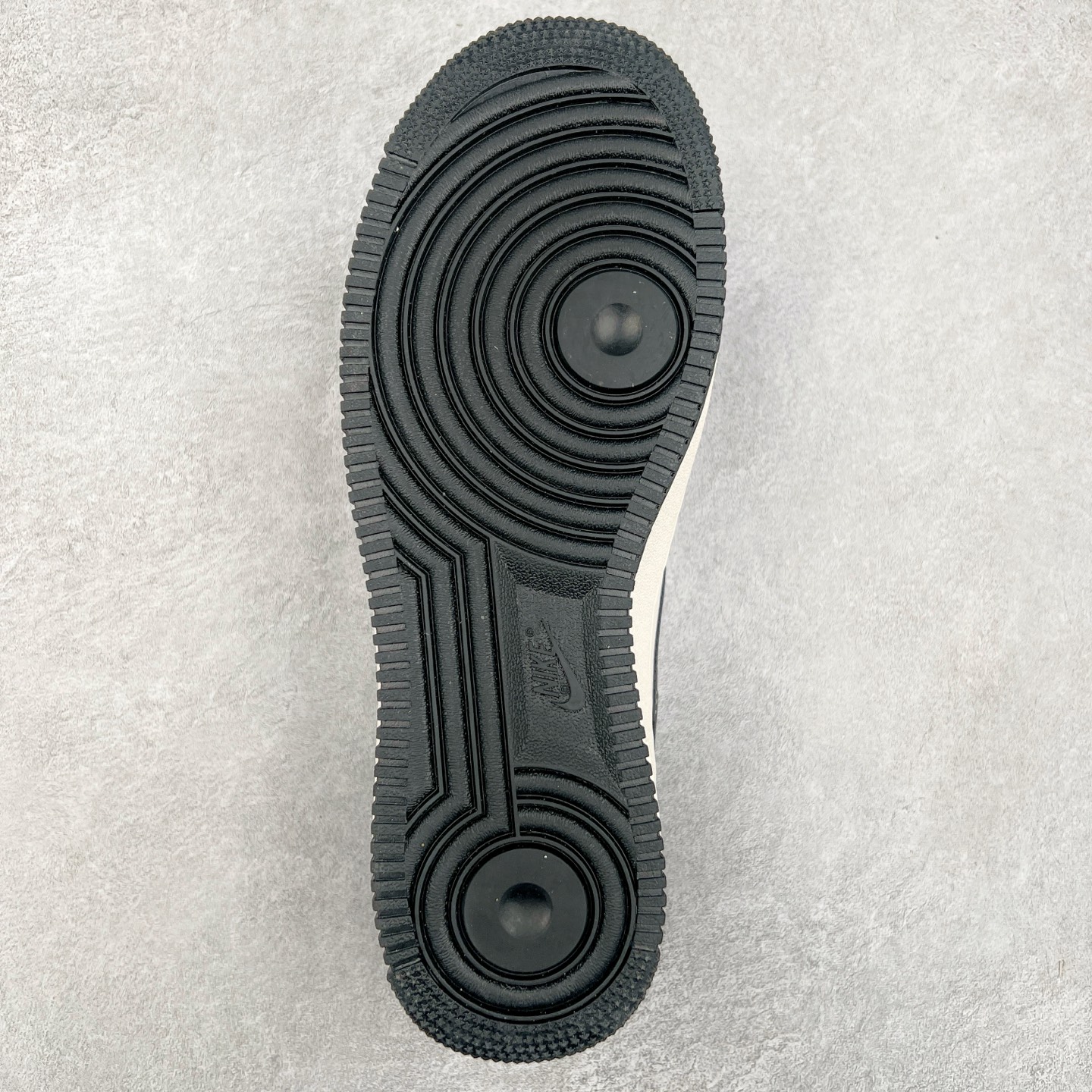 图片[9]-NK Air Force 1´07 Low 空军一号低帮百搭休闲运动板鞋 HH7518-053 柔软、弹性十足的缓震性能和出色的中底设计 横跨复古与现代的外型结合 造就出风靡全球 三十多年的Force 1 直到今天还深受青睐 实拍调校N版已经零色差零失真 百分百还原实物色彩所见即所得 不存在货不对板色差等低级问题 选购参考实物拍摄 不混卖不参货 只用心做好货严格选品 承诺混一赔十 尺码：36 36.5 37.5 38 38.5 39 40 40.5 41 42 42.5 43 44 44.5 45-选品中心